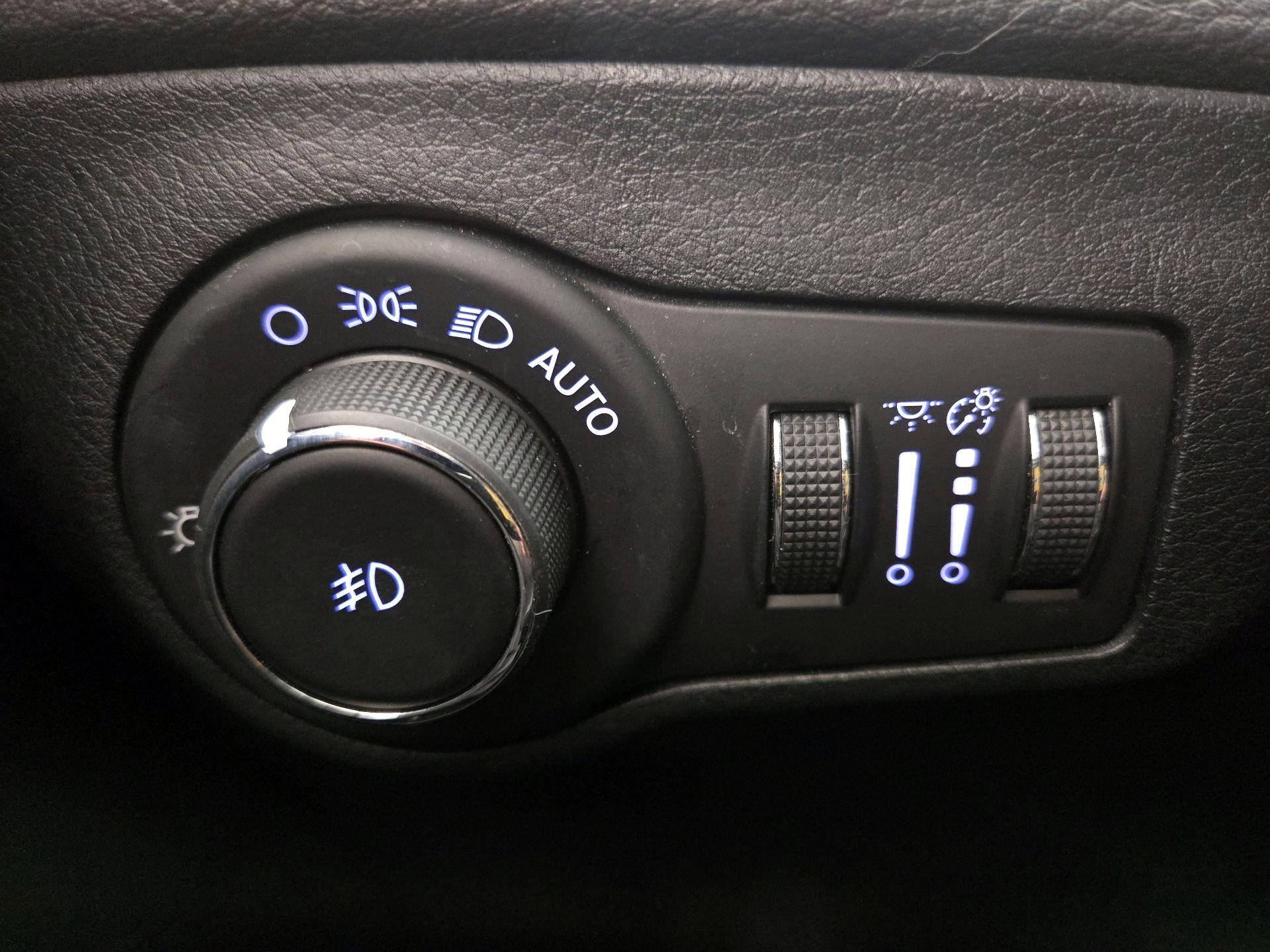 Thumbnail: 2018 Jeep Compass - 13