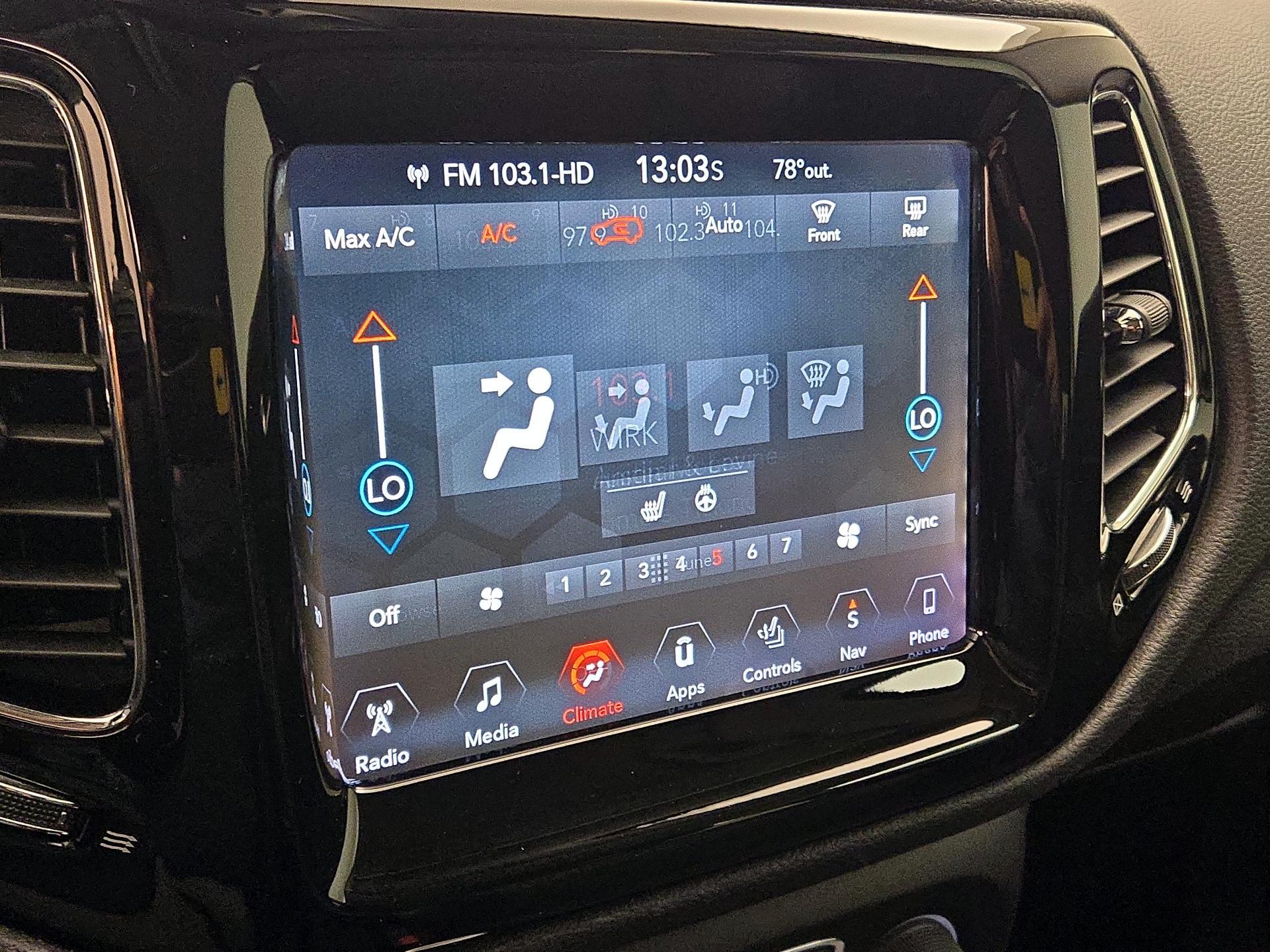Thumbnail: 2018 Jeep Compass - 17