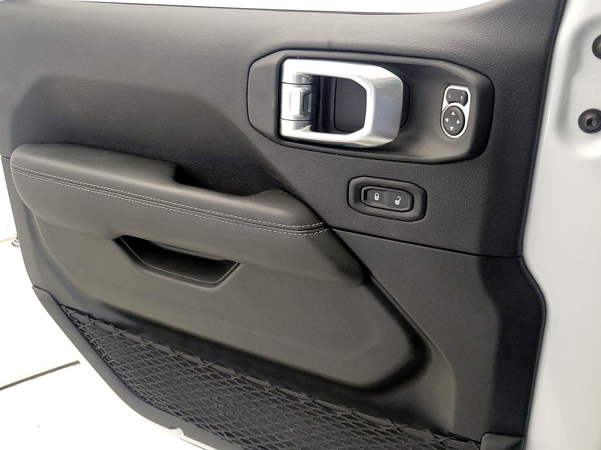 Thumbnail: 2022 Jeep Wrangler - 12