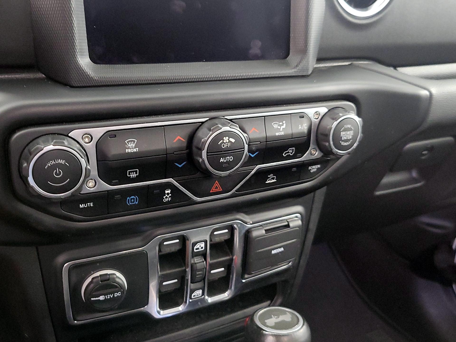Thumbnail: 2022 Jeep Wrangler - 17