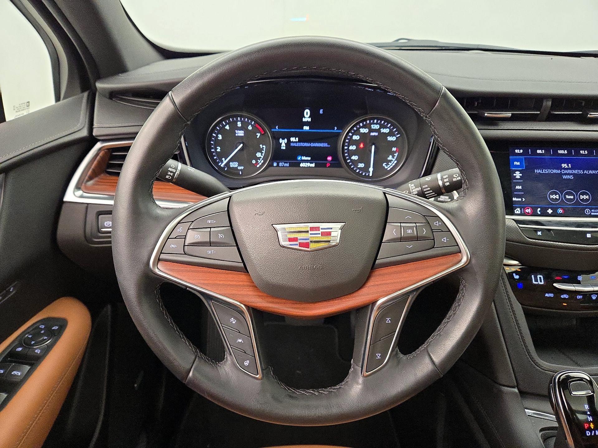 Thumbnail: 2021 Cadillac XT5 - 10