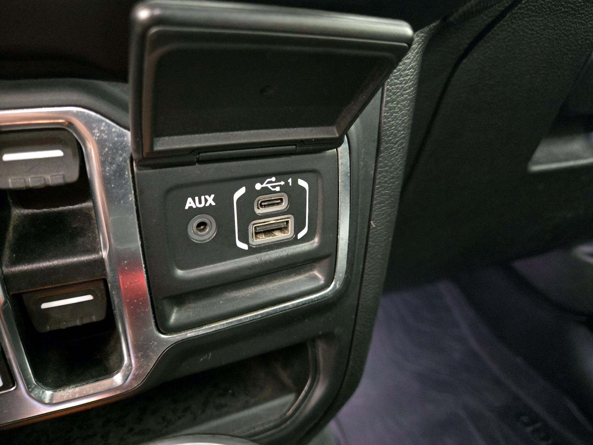Thumbnail: 2021 Jeep Wrangler - 18