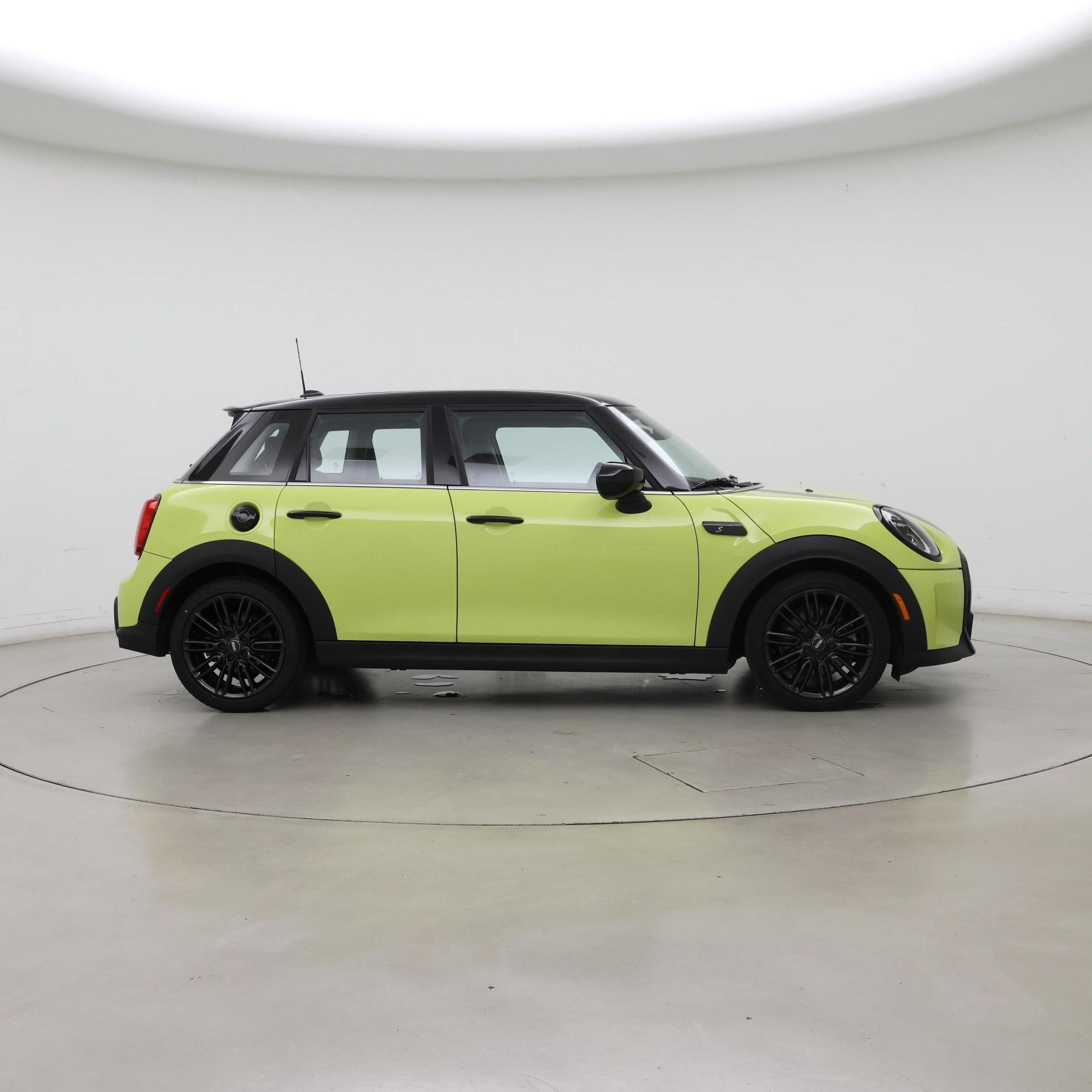 Thumbnail: 2023 MINI Cooper Hardtop - 7