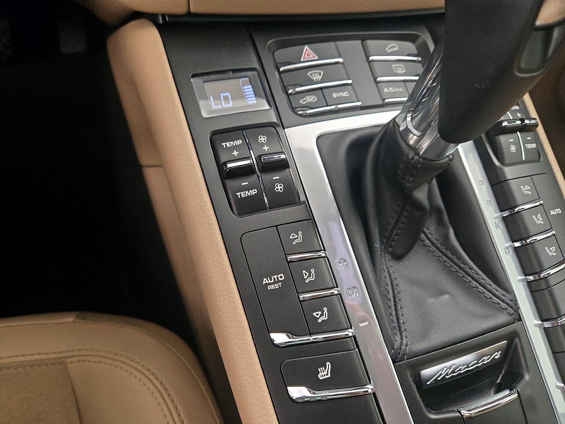 Thumbnail: 2020 Porsche Macan - 17