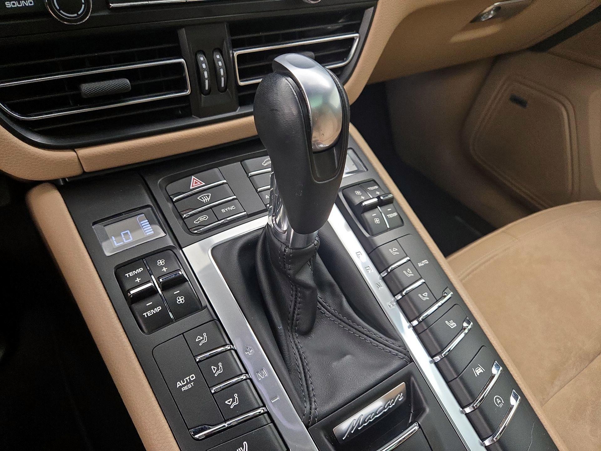 Thumbnail: 2020 Porsche Macan - 18