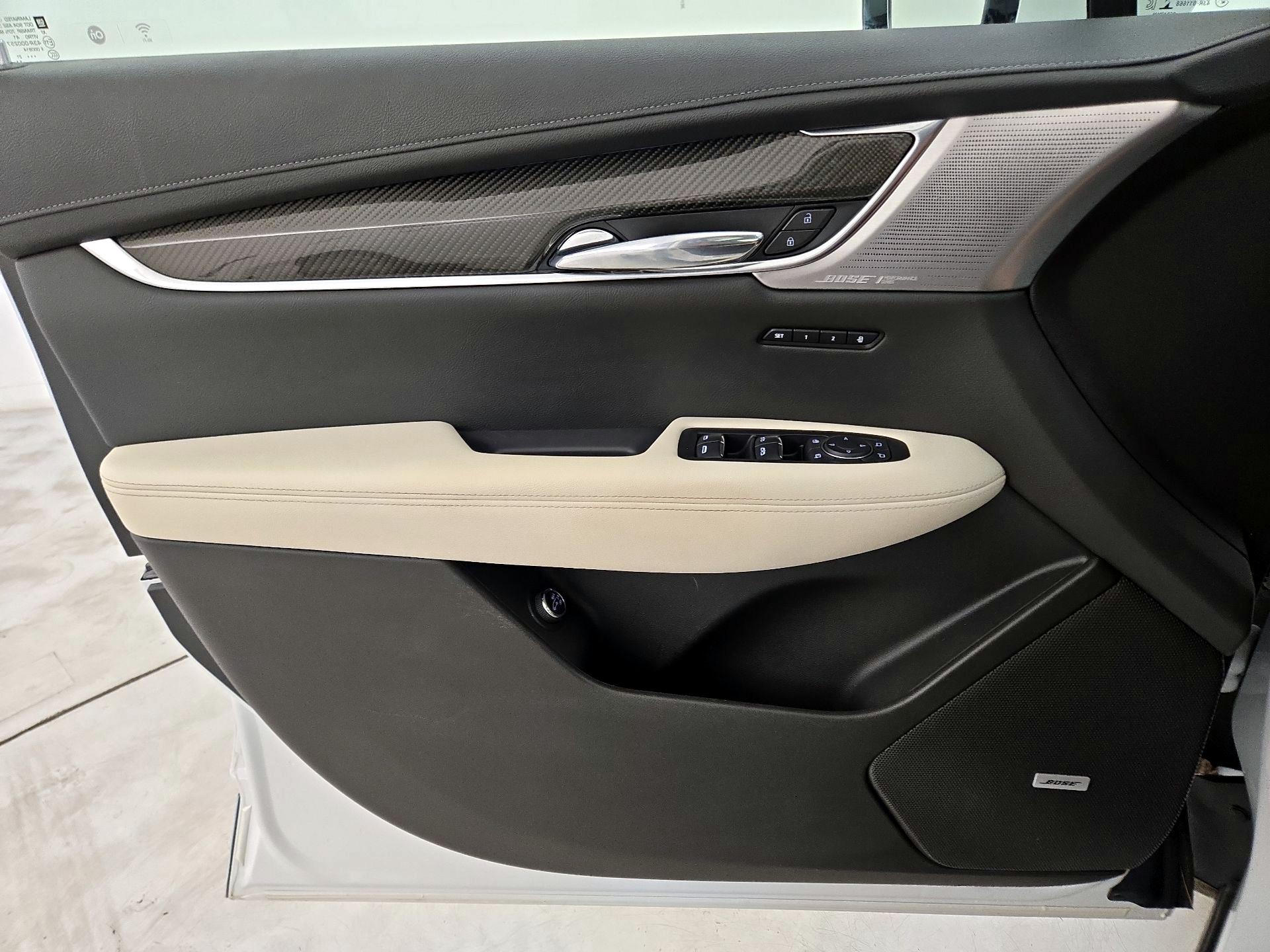 Thumbnail: 2021 Cadillac XT6 - 12