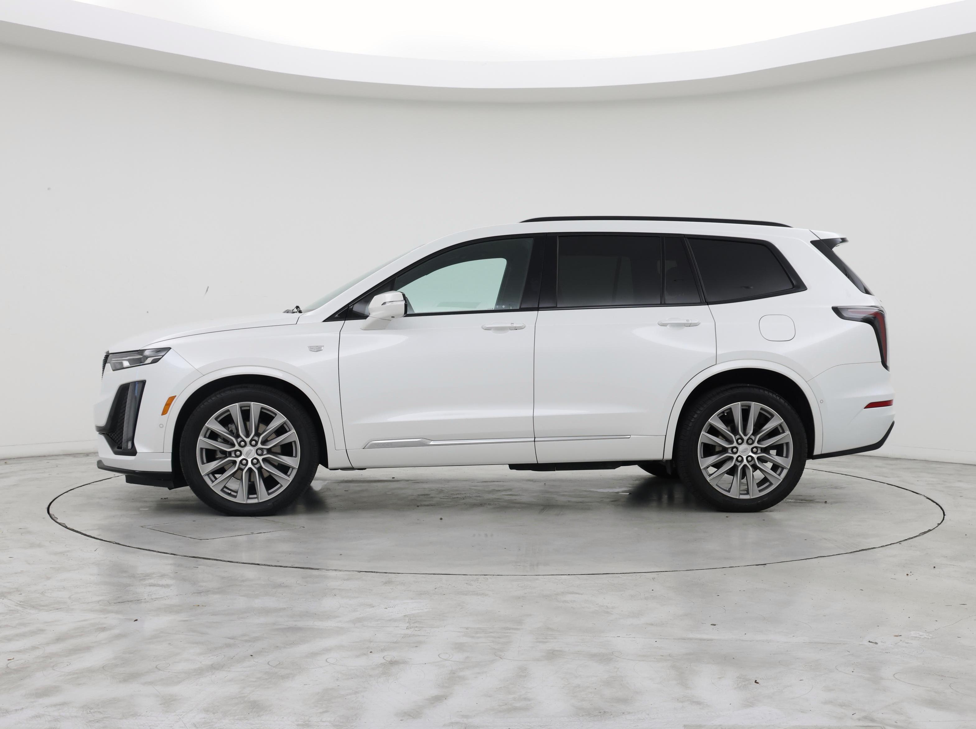 Thumbnail: 2021 Cadillac XT6 - 3