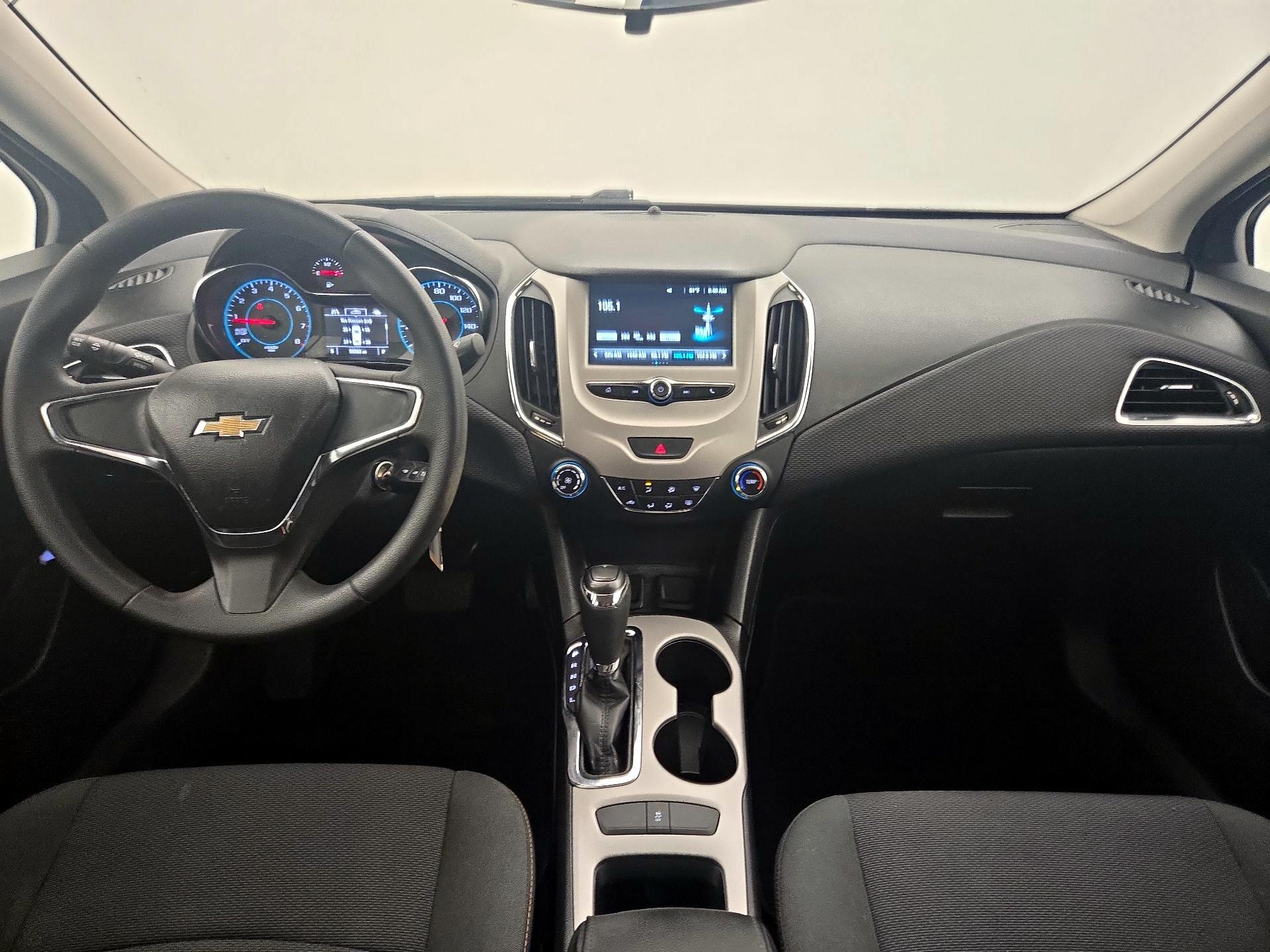Thumbnail: 2017 Chevrolet Cruze - 9
