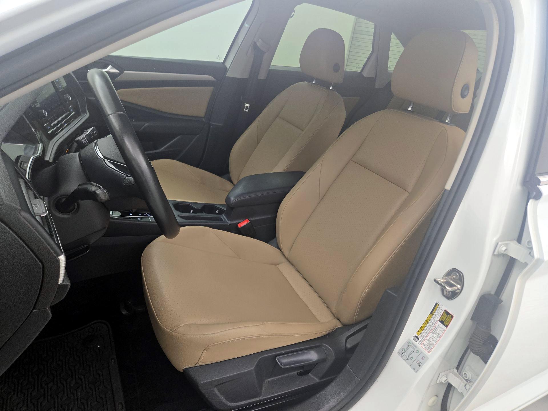 Thumbnail: 2019 Volkswagen Jetta - 11