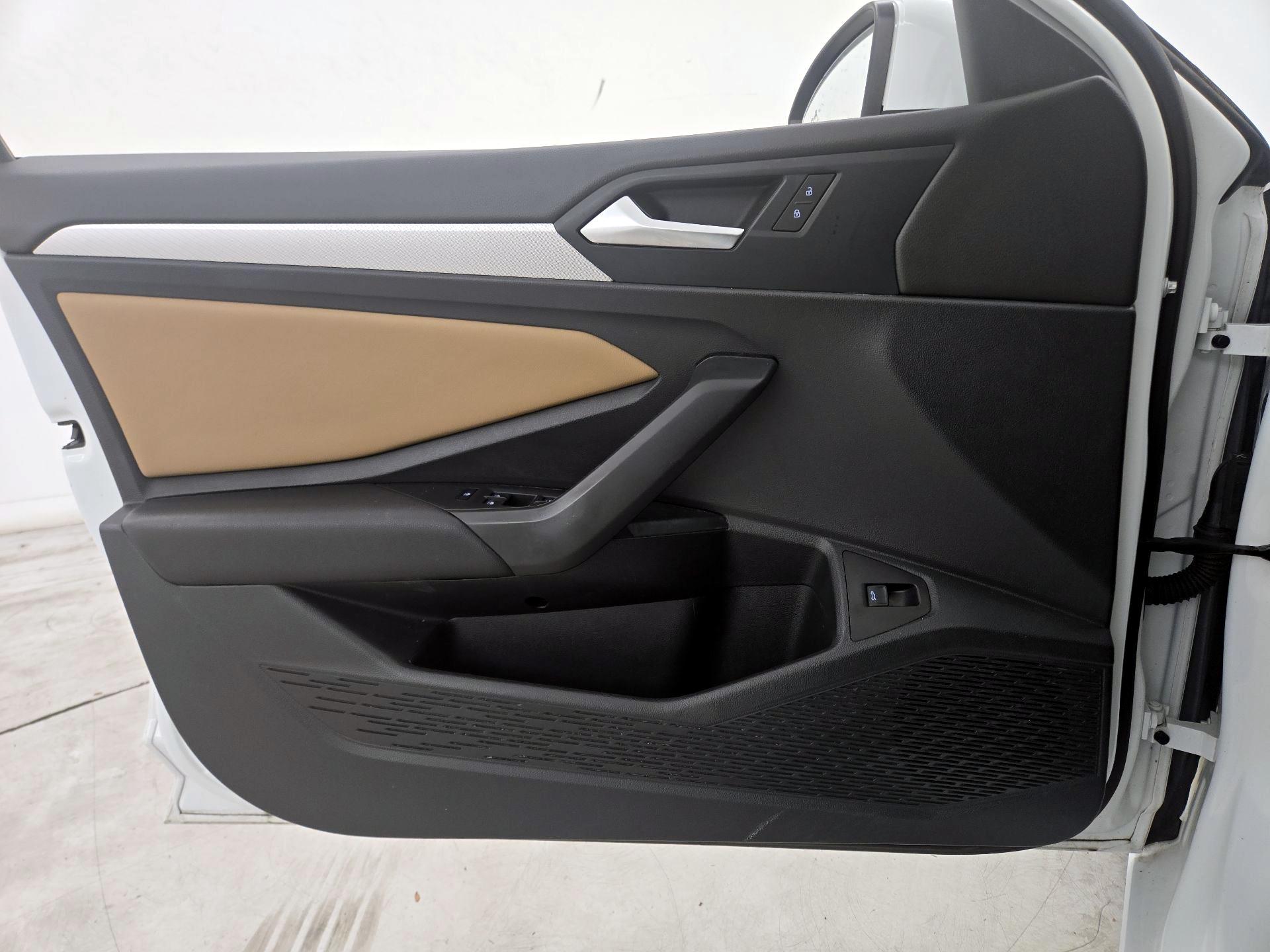Thumbnail: 2019 Volkswagen Jetta - 12