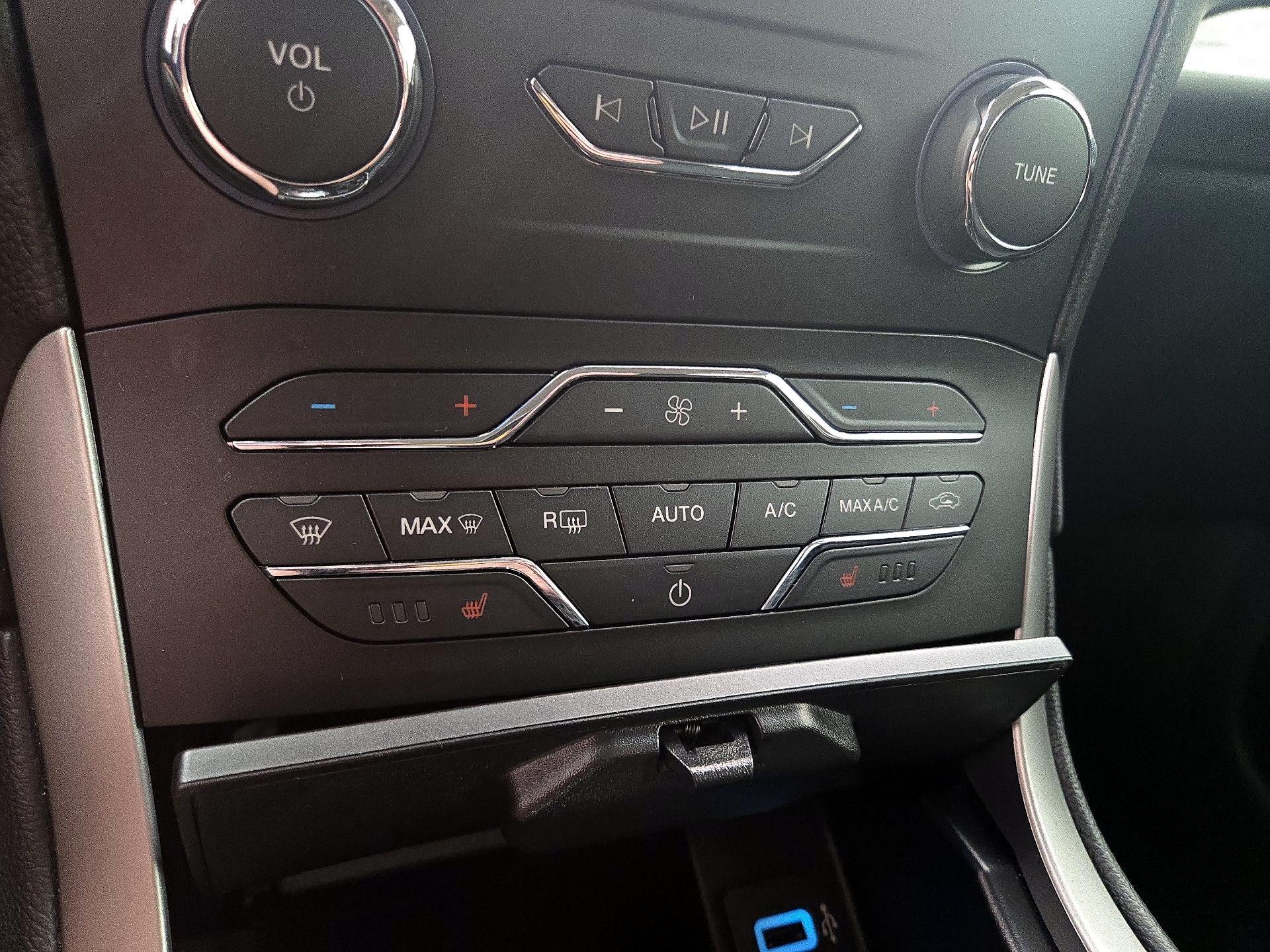 Thumbnail: 2019 Ford Edge - 17