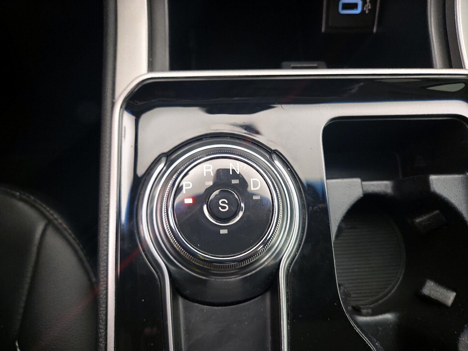 Thumbnail: 2019 Ford Edge - 18