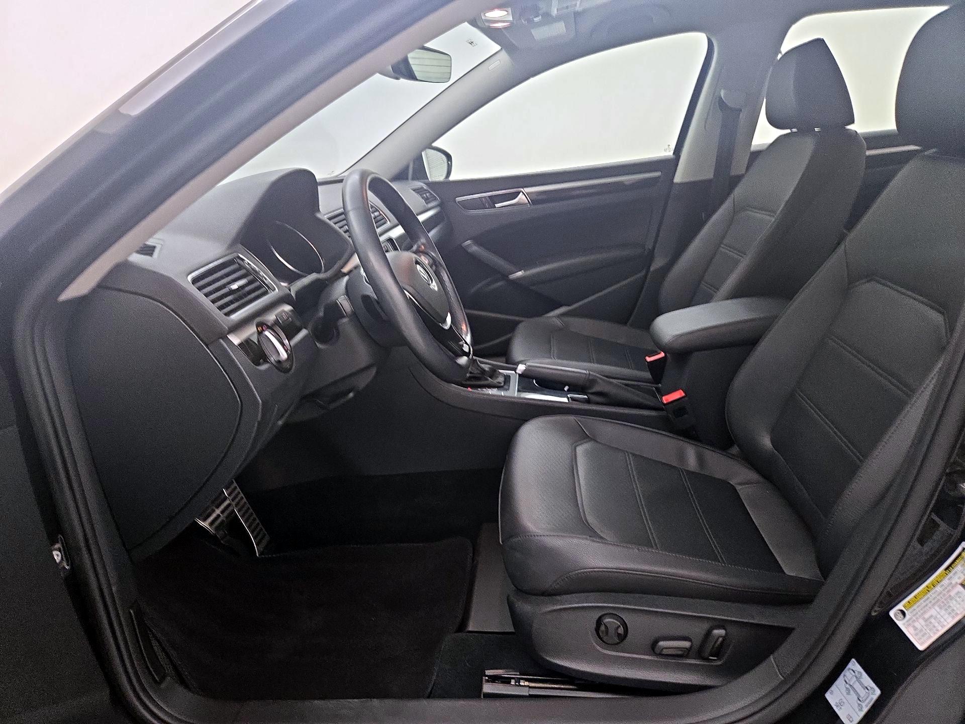 Thumbnail: 2019 Volkswagen Passat - 11