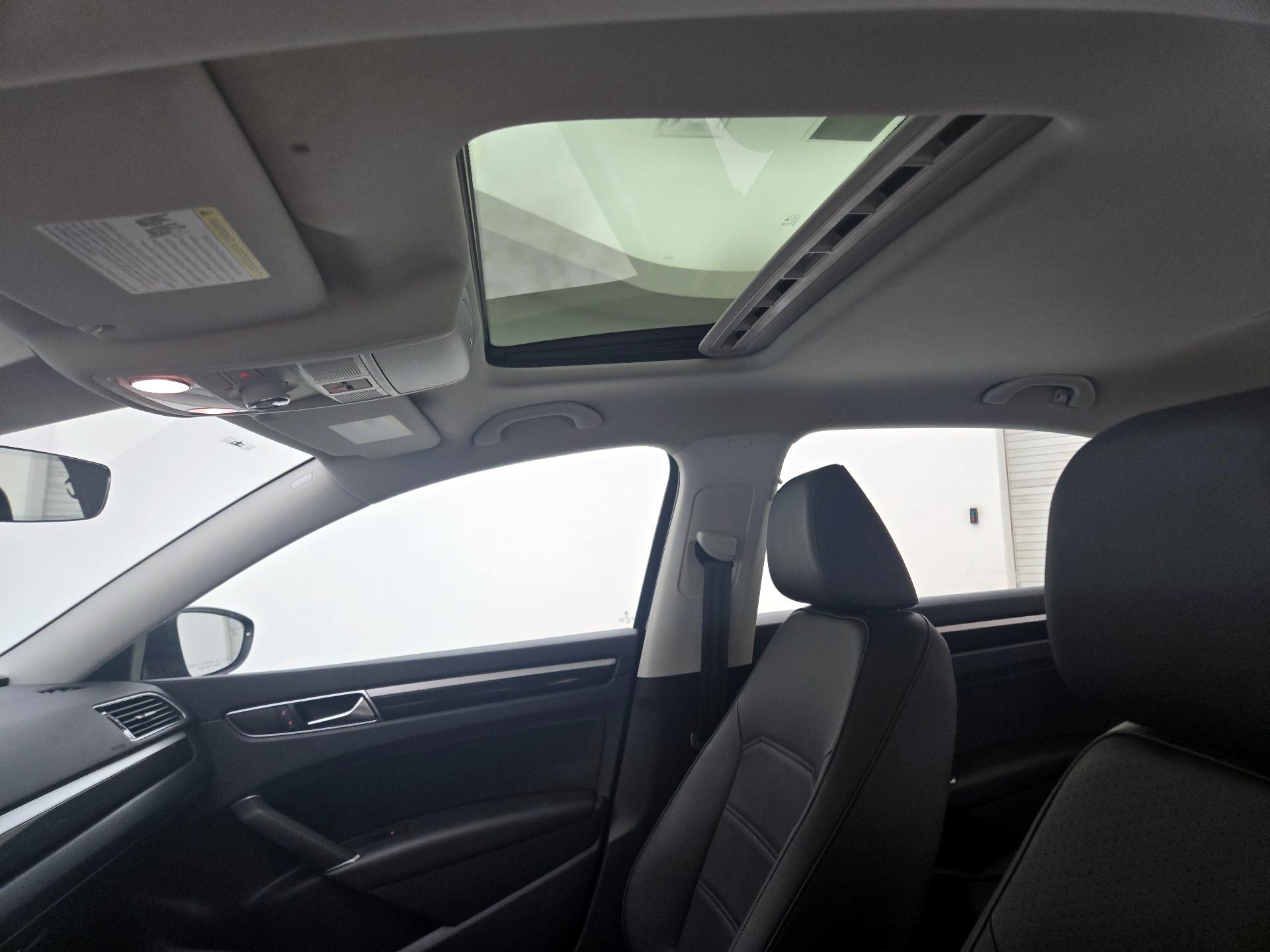 Thumbnail: 2019 Volkswagen Passat - 20