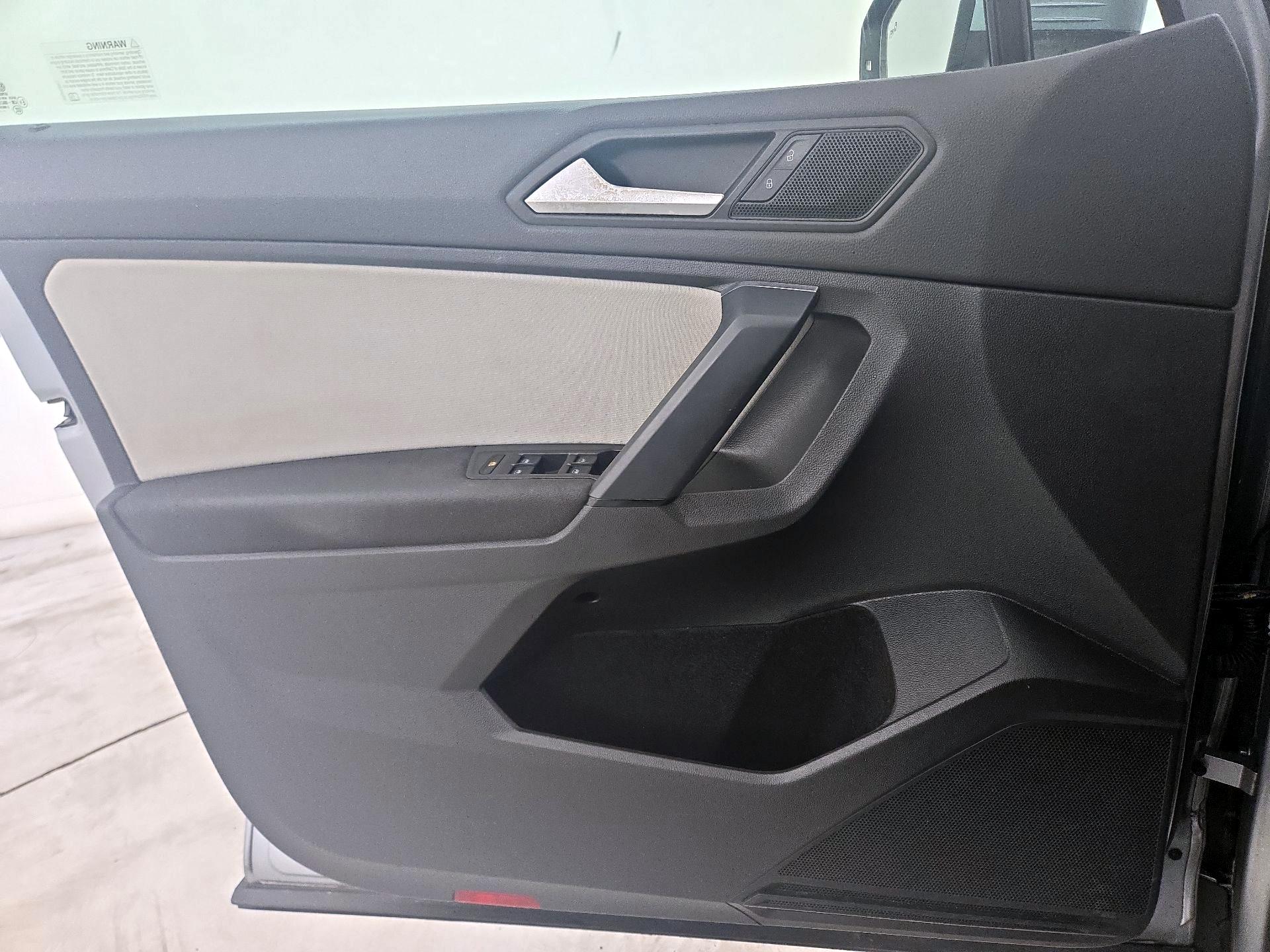 Thumbnail: 2019 Volkswagen Tiguan - 12