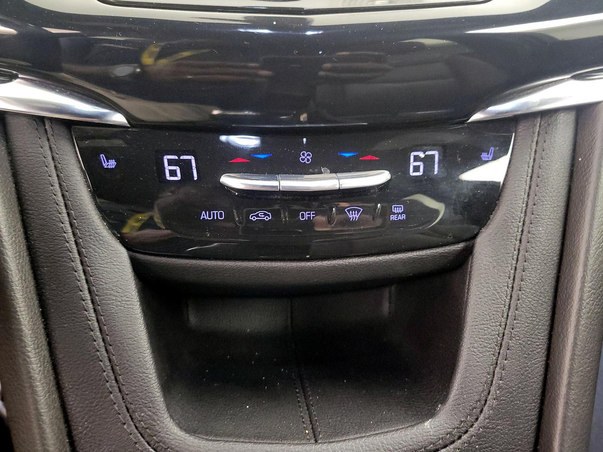 Thumbnail: 2022 Cadillac XT6 - 15