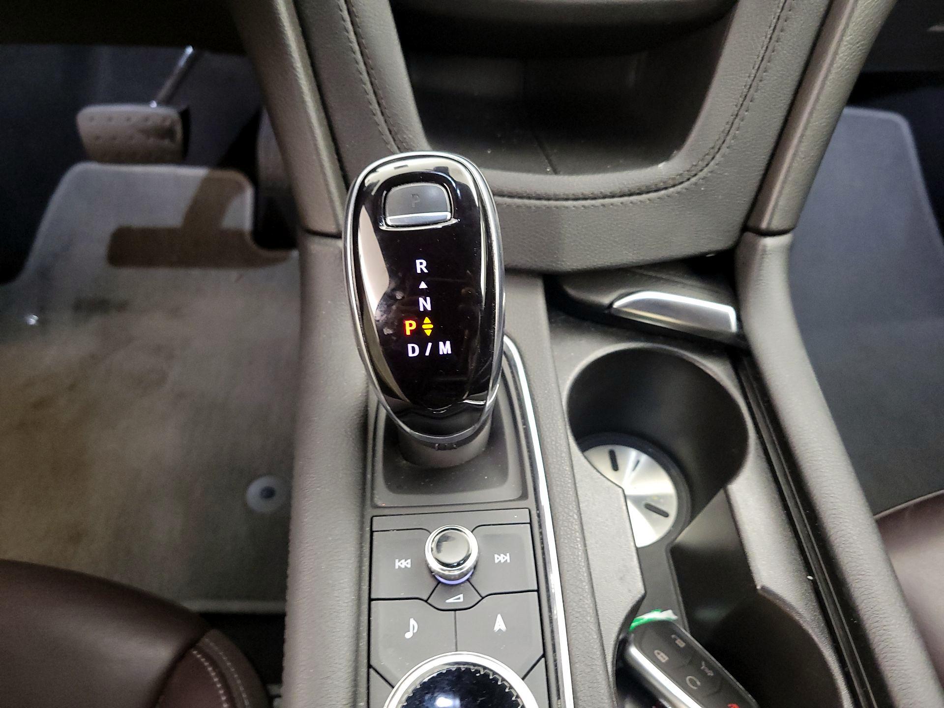 Thumbnail: 2022 Cadillac XT6 - 16