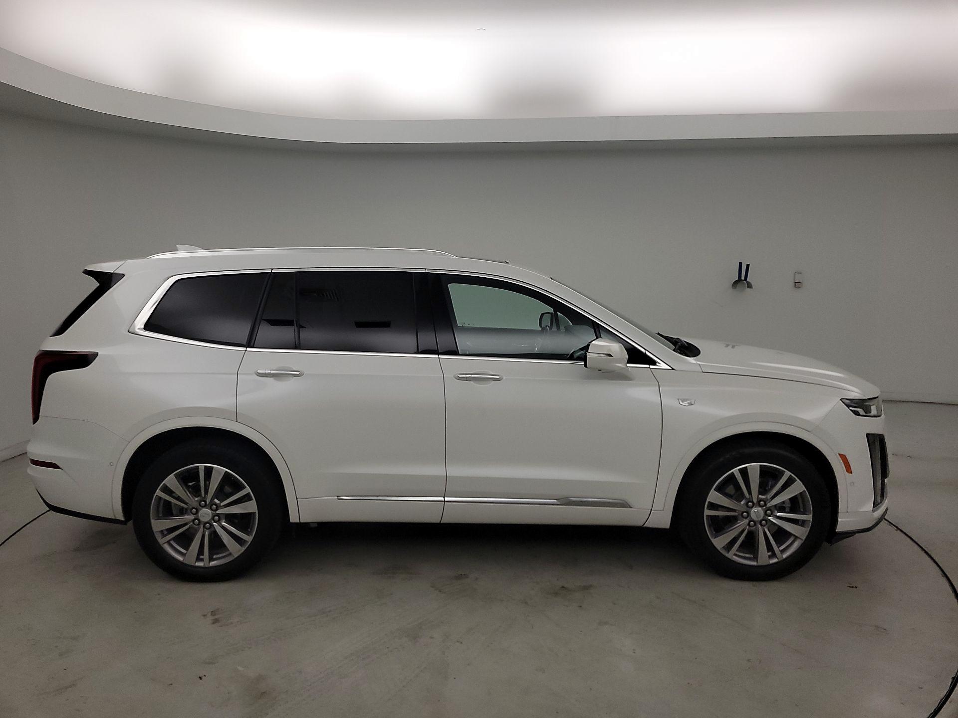 Thumbnail: 2022 Cadillac XT6 - 4