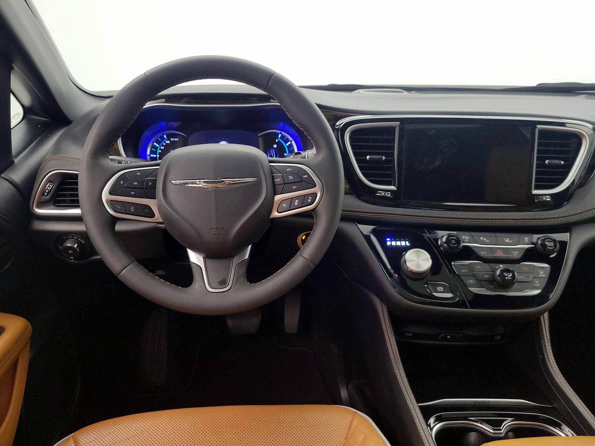 Thumbnail: 2022 Chrysler Pacifica - 10