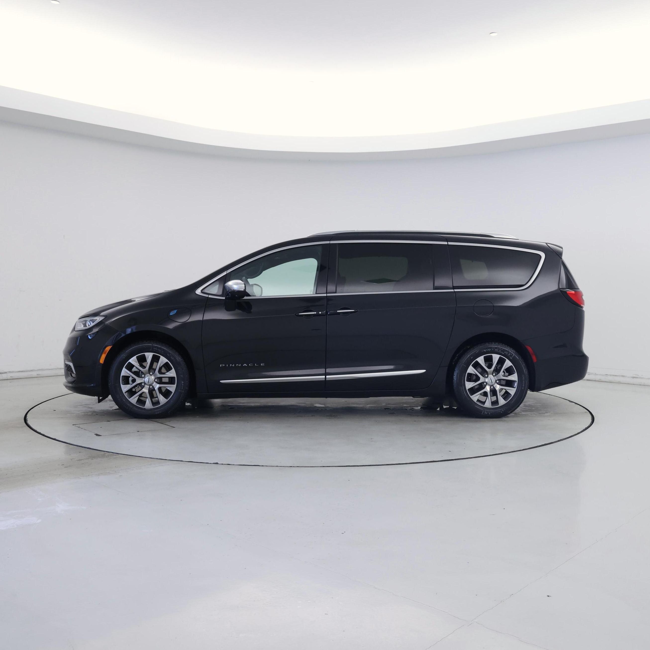 Thumbnail: 2022 Chrysler Pacifica - 3