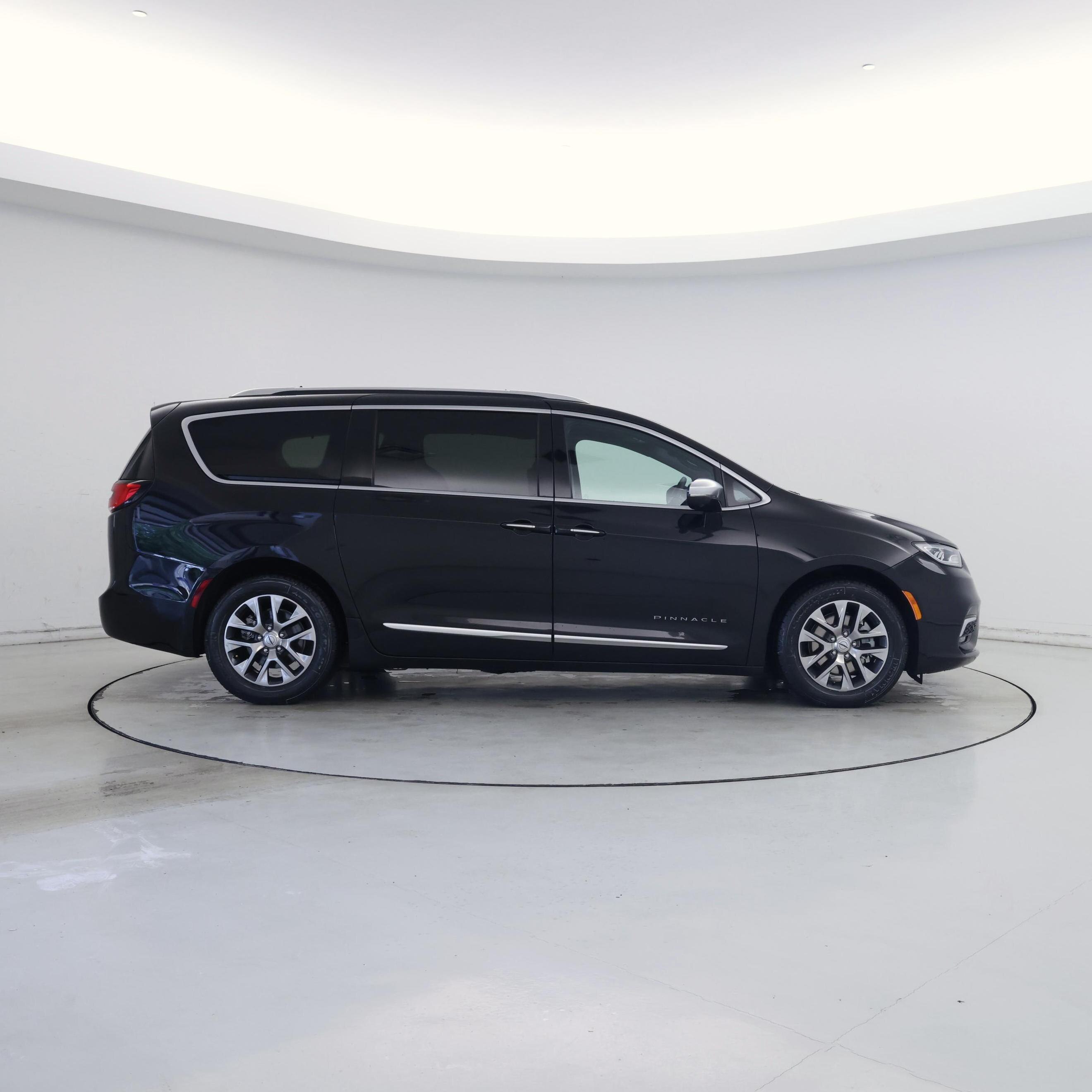 Thumbnail: 2022 Chrysler Pacifica - 7