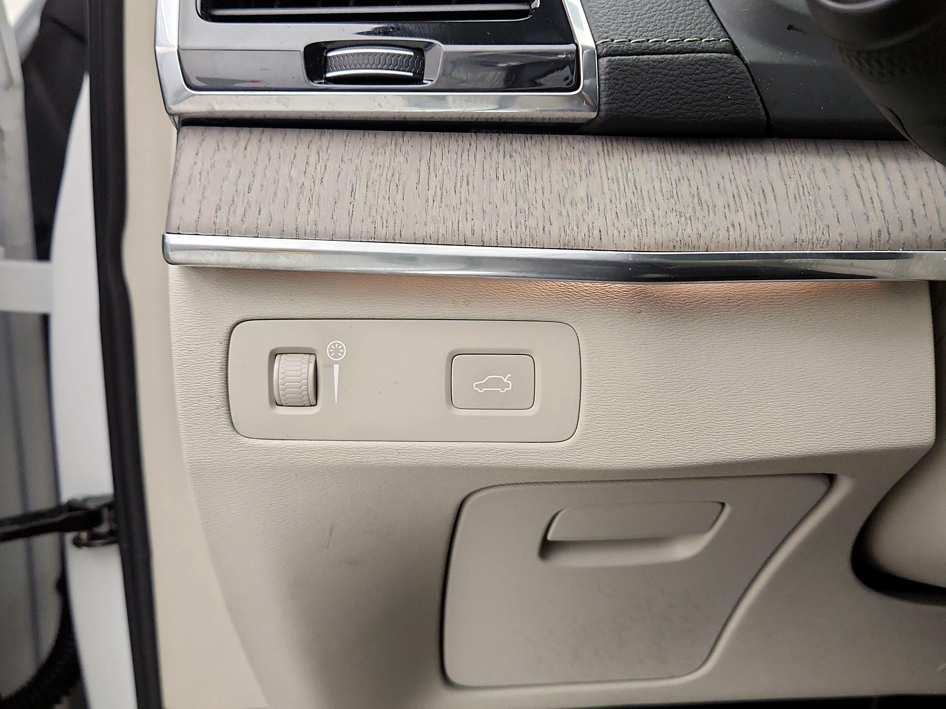 Thumbnail: 2020 Volvo XC90 - 13