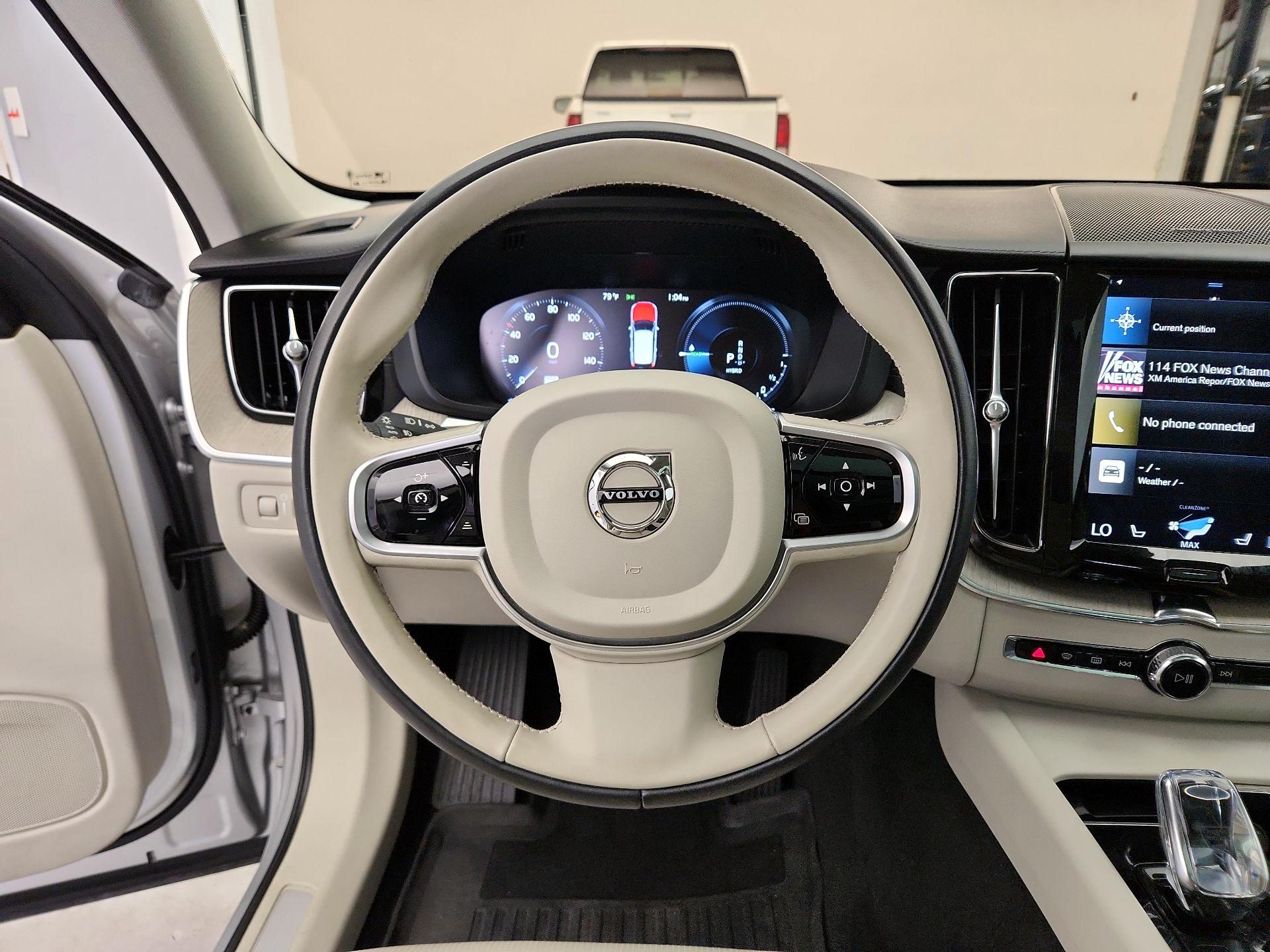 Thumbnail: 2021 Volvo XC60 - 10