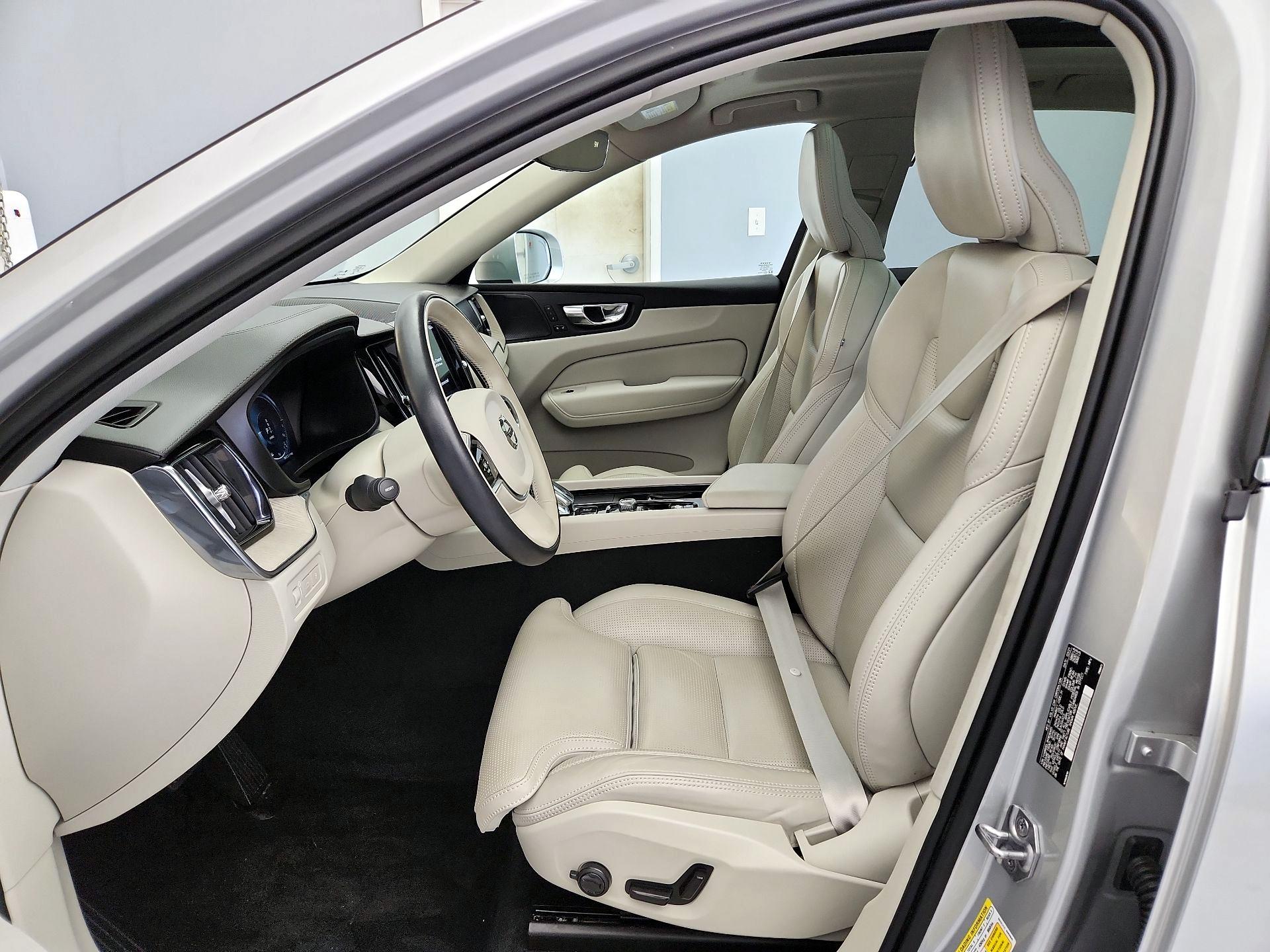Thumbnail: 2021 Volvo XC60 - 11