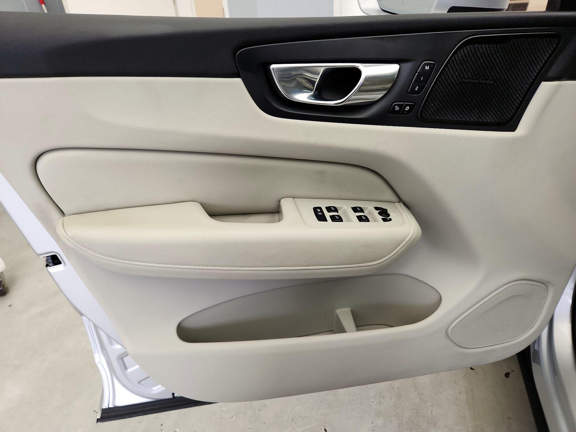 Thumbnail: 2021 Volvo XC60 - 12
