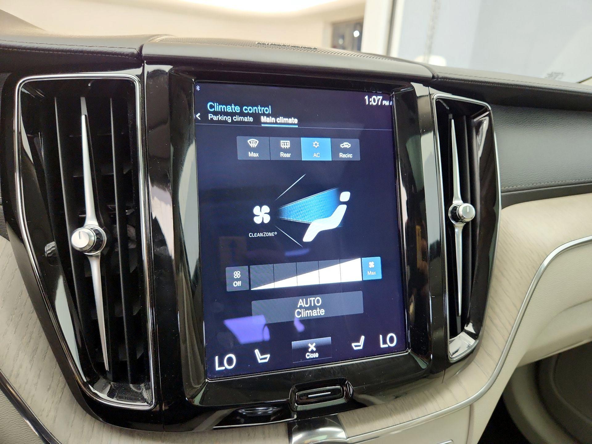 Thumbnail: 2021 Volvo XC60 - 17