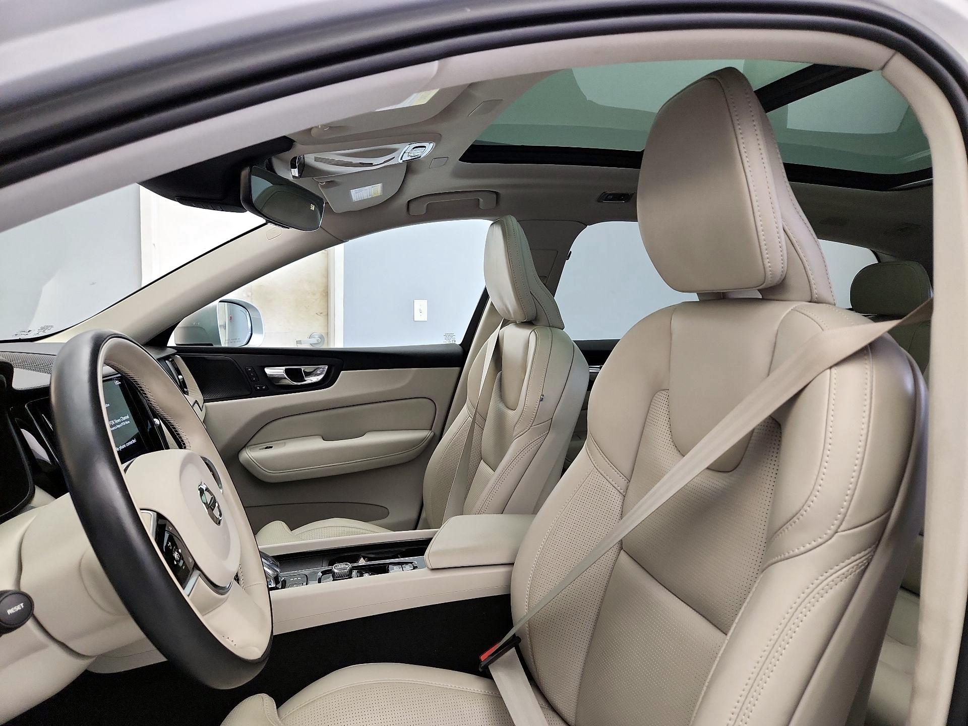 Thumbnail: 2021 Volvo XC60 - 19