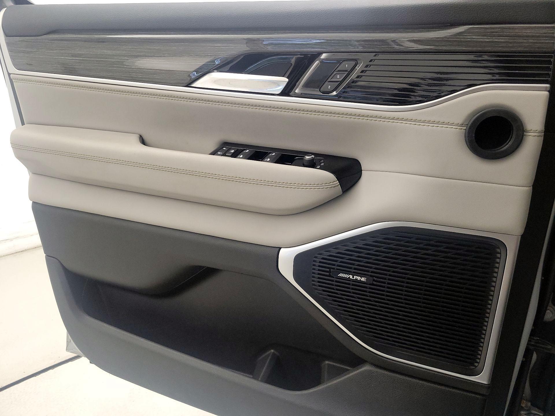 Thumbnail: 2022 Jeep Wagoneer - 12