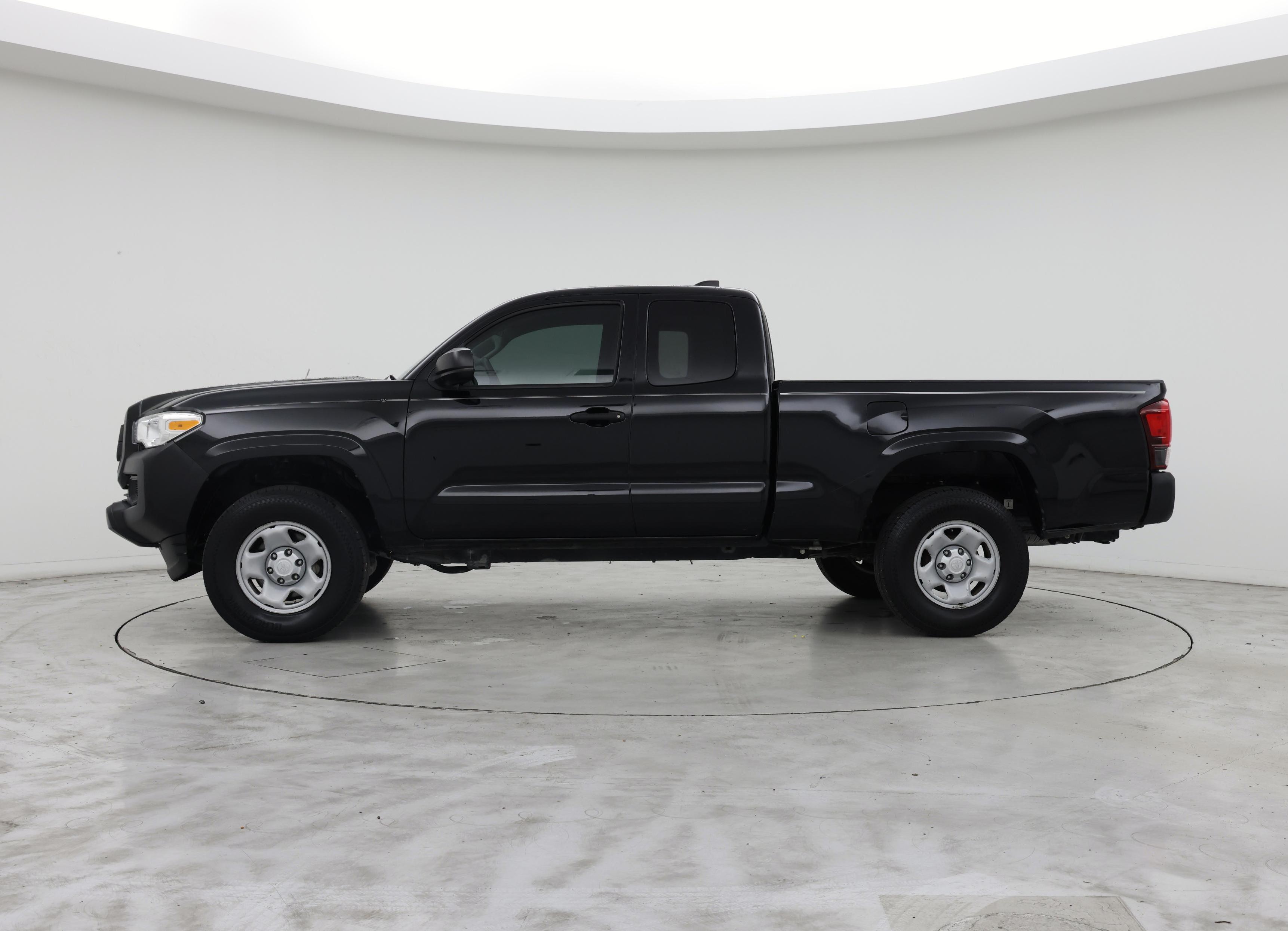 Thumbnail: 2020 Toyota Tacoma - 3
