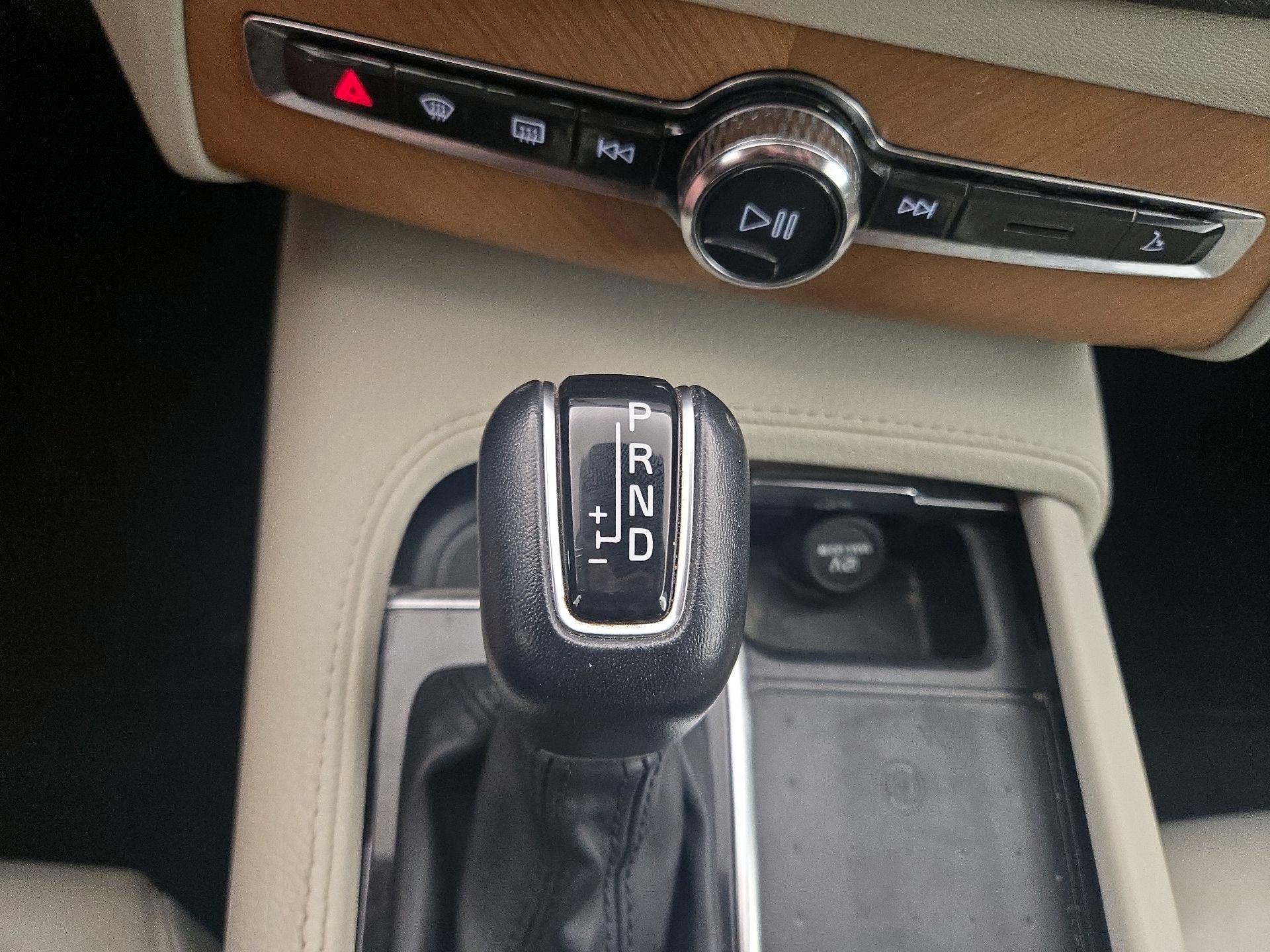 Thumbnail: 2022 Volvo XC90 - 18