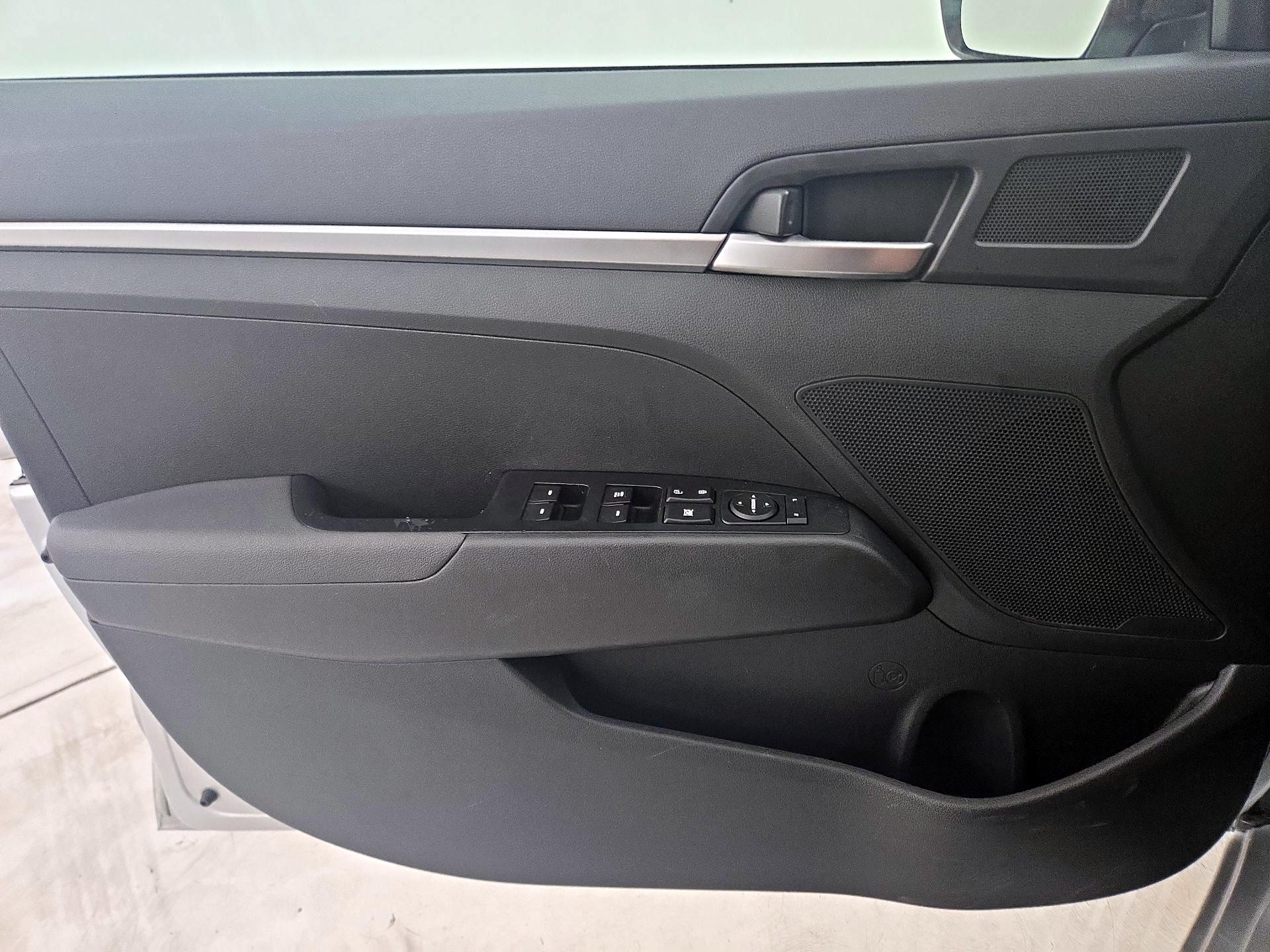 Thumbnail: 2019 Hyundai Elantra - 12