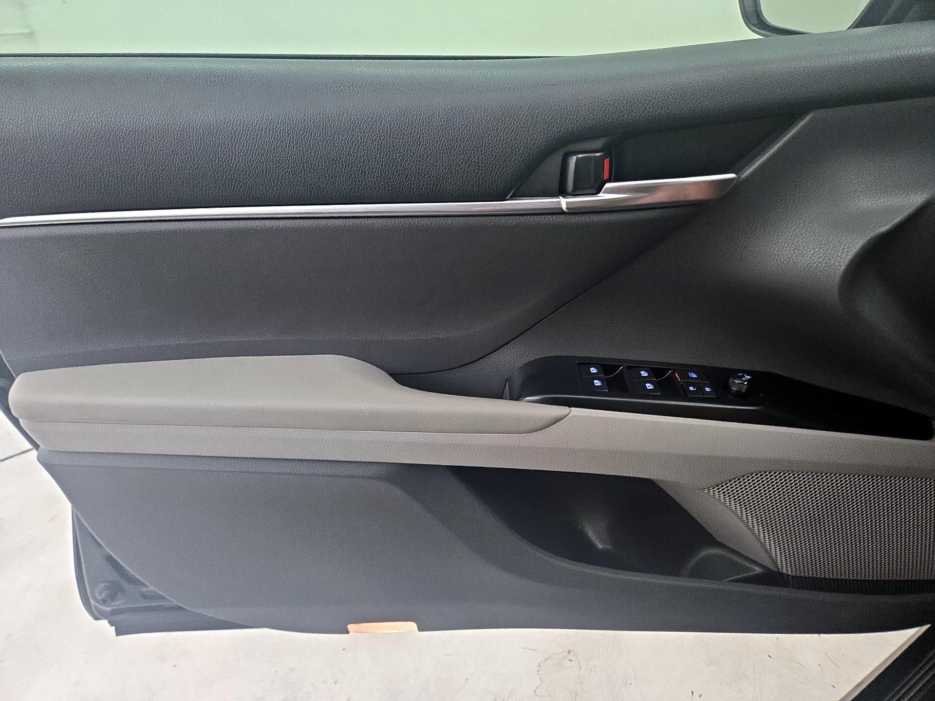 Thumbnail: 2018 Toyota Camry - 12