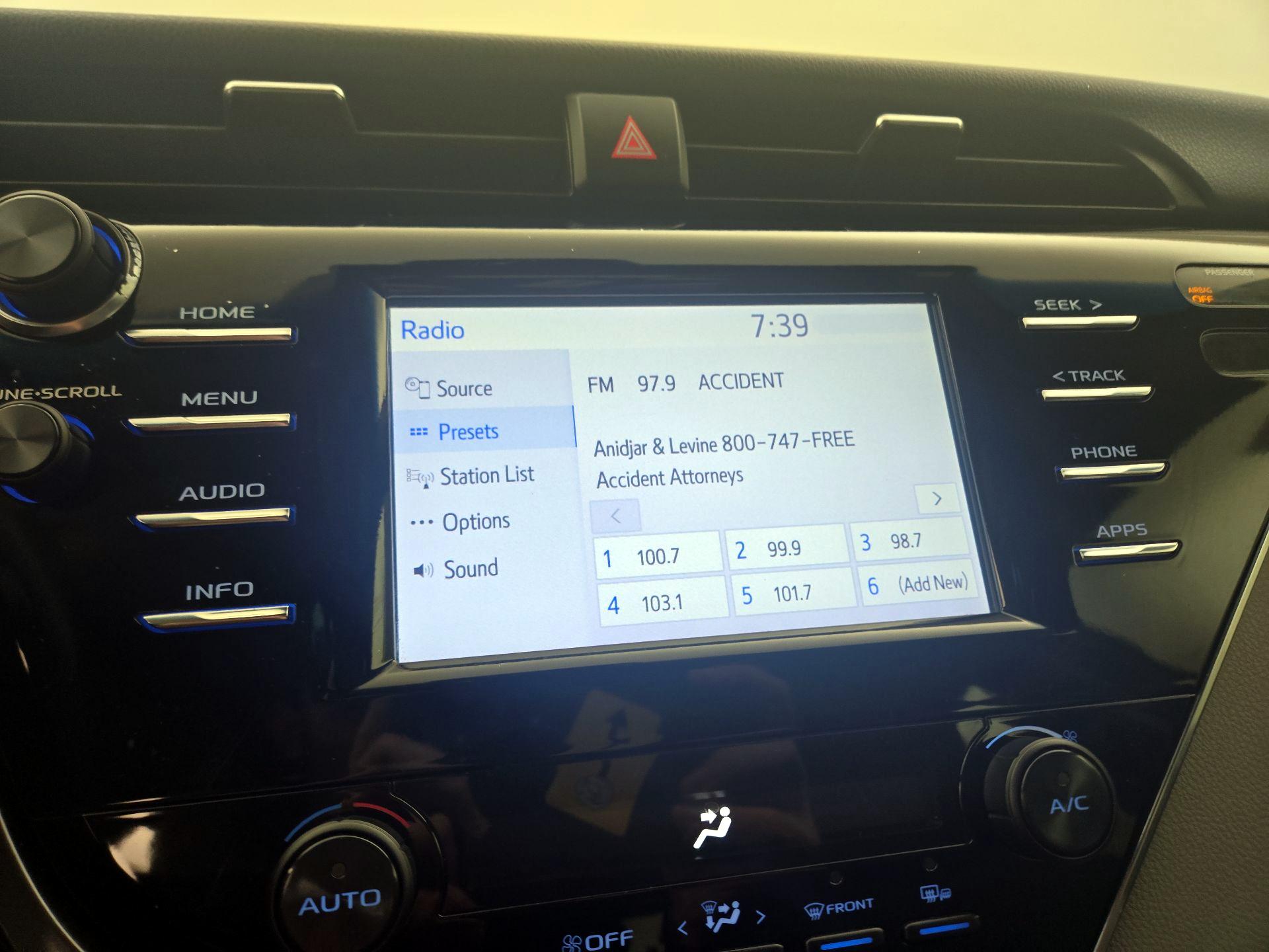 Thumbnail: 2018 Toyota Camry - 15
