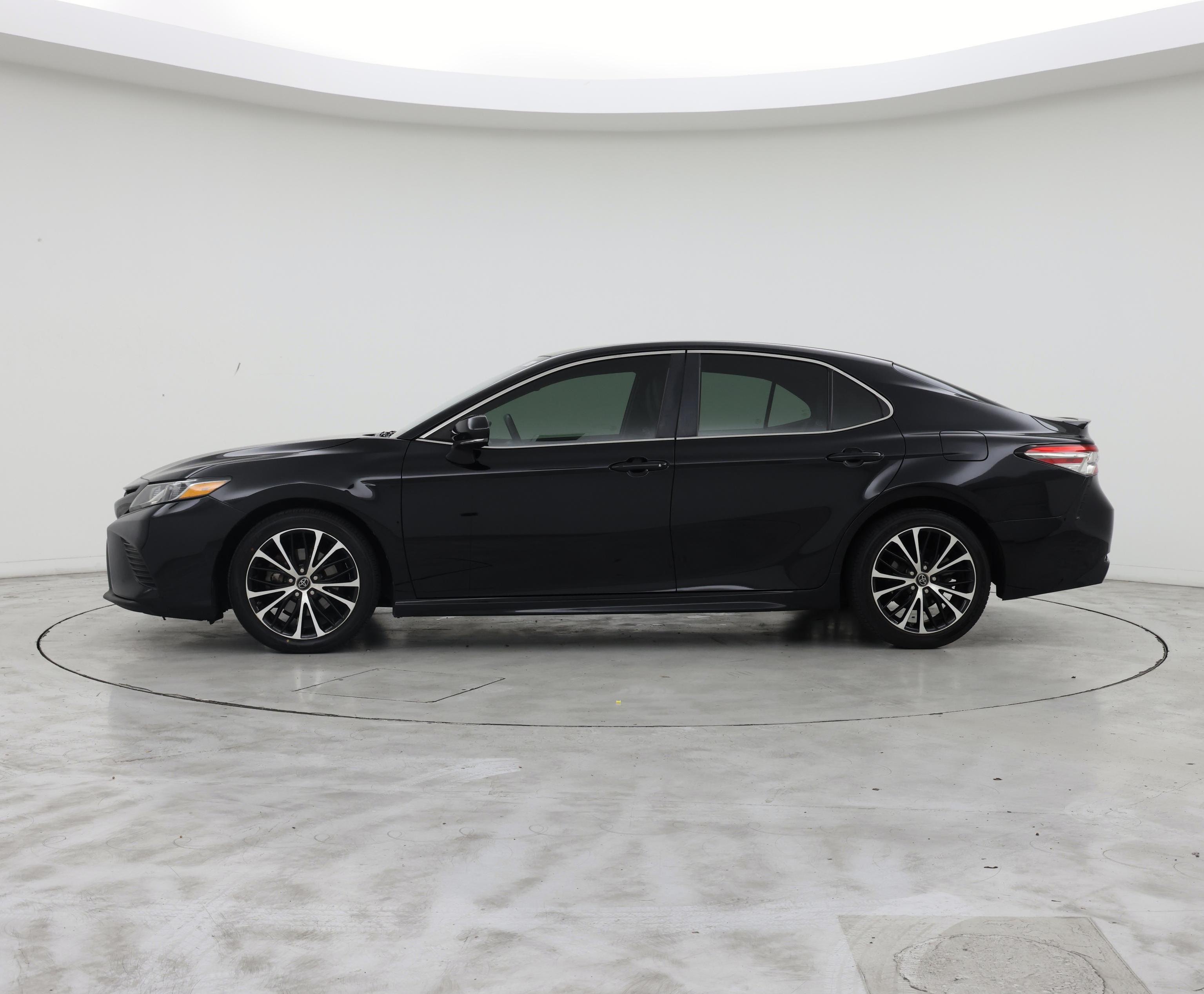 Thumbnail: 2018 Toyota Camry - 3