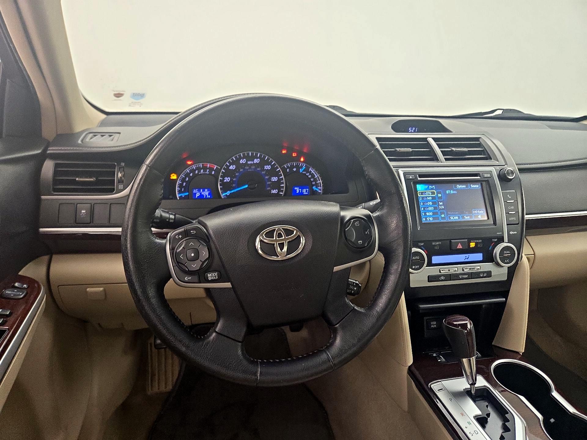Thumbnail: 2014 Toyota Camry - 10