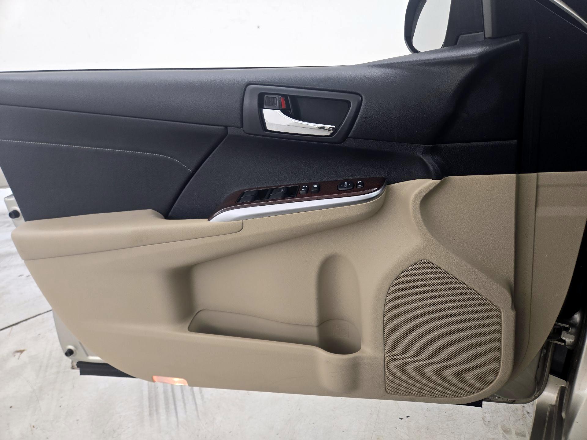 Thumbnail: 2014 Toyota Camry - 12