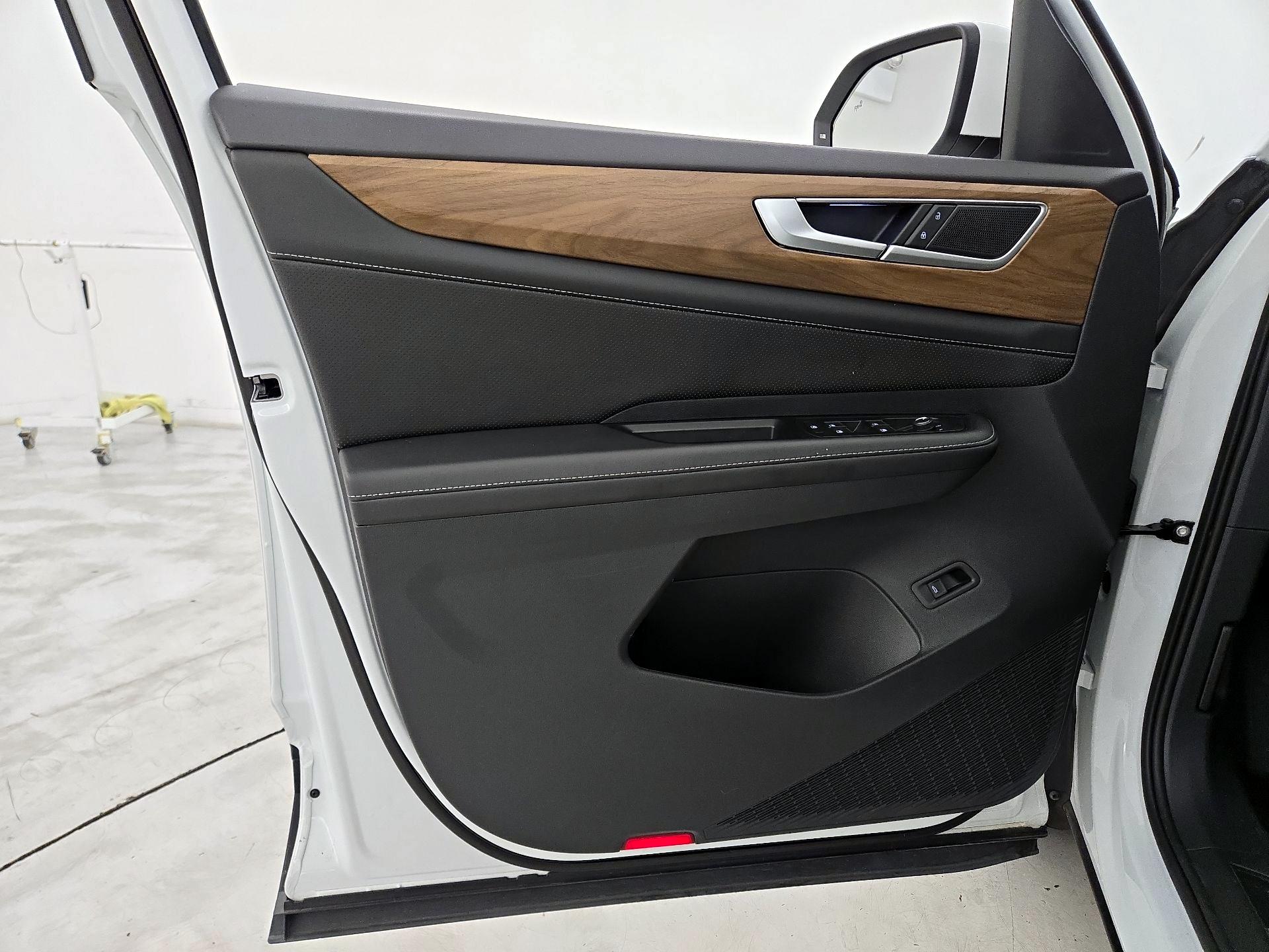 Thumbnail: 2024 Volkswagen Atlas - 12