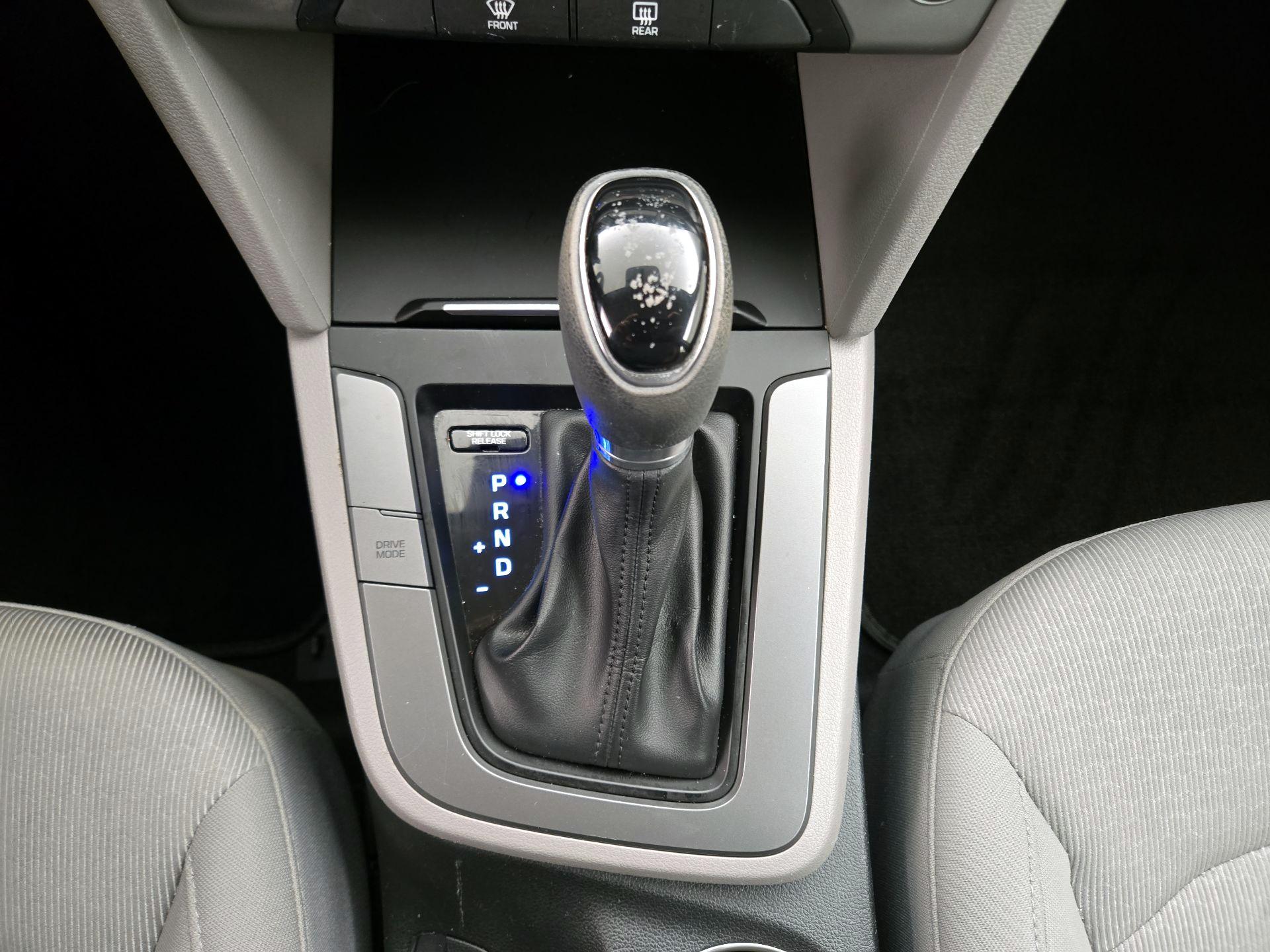 Thumbnail: 2018 Hyundai Elantra - 17