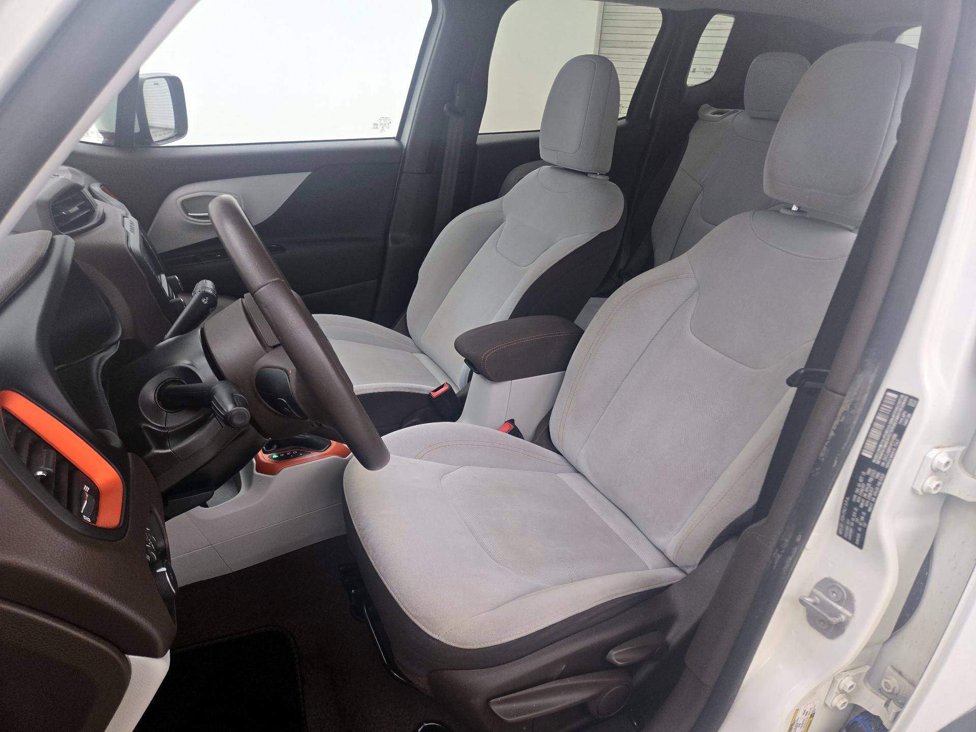 Thumbnail: 2017 Jeep Renegade - 11