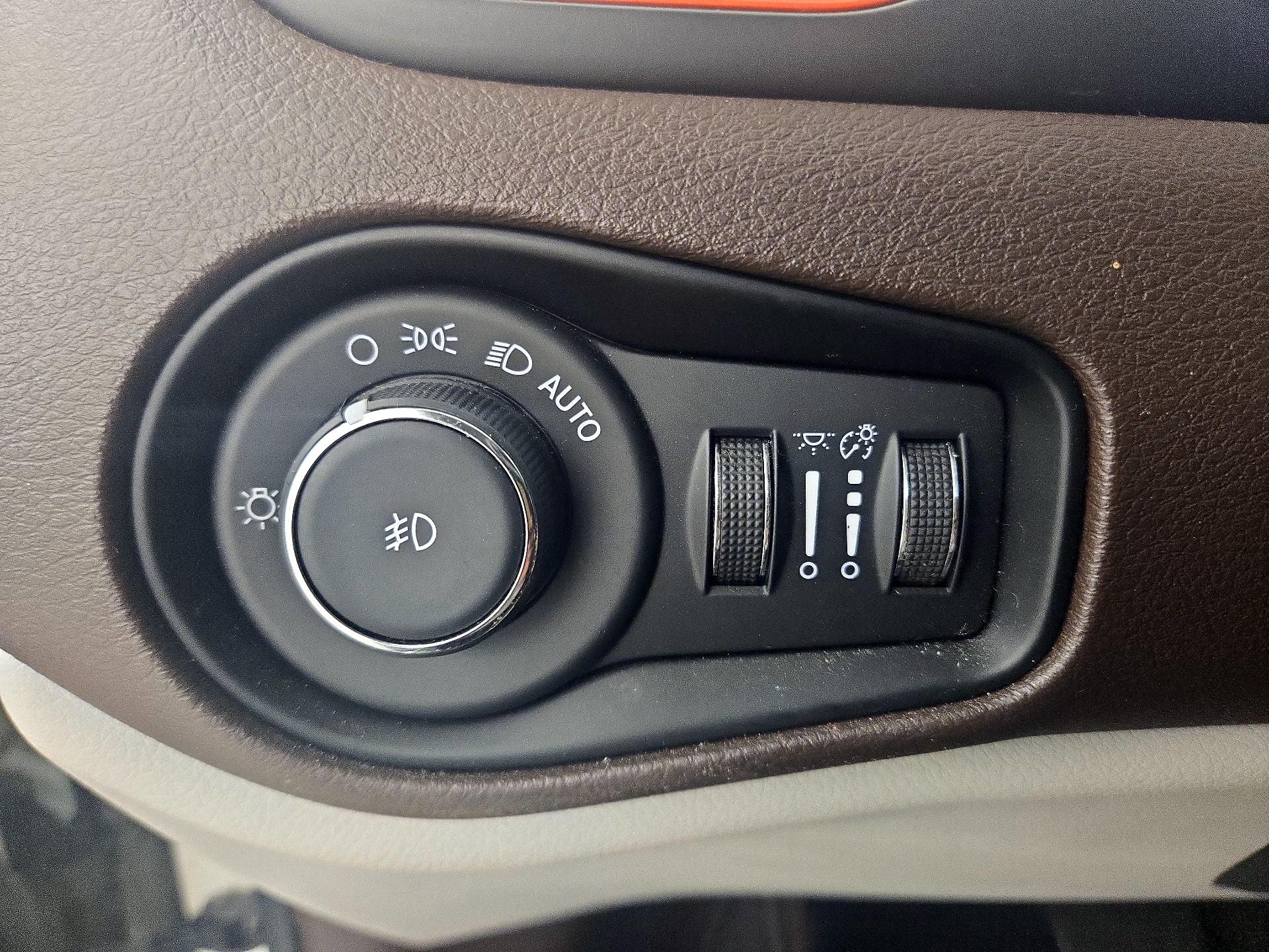 Thumbnail: 2017 Jeep Renegade - 13