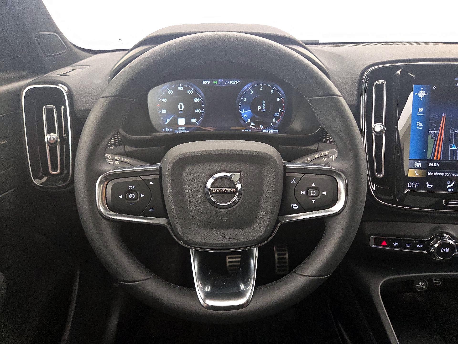 Thumbnail: 2022 Volvo XC40 - 10