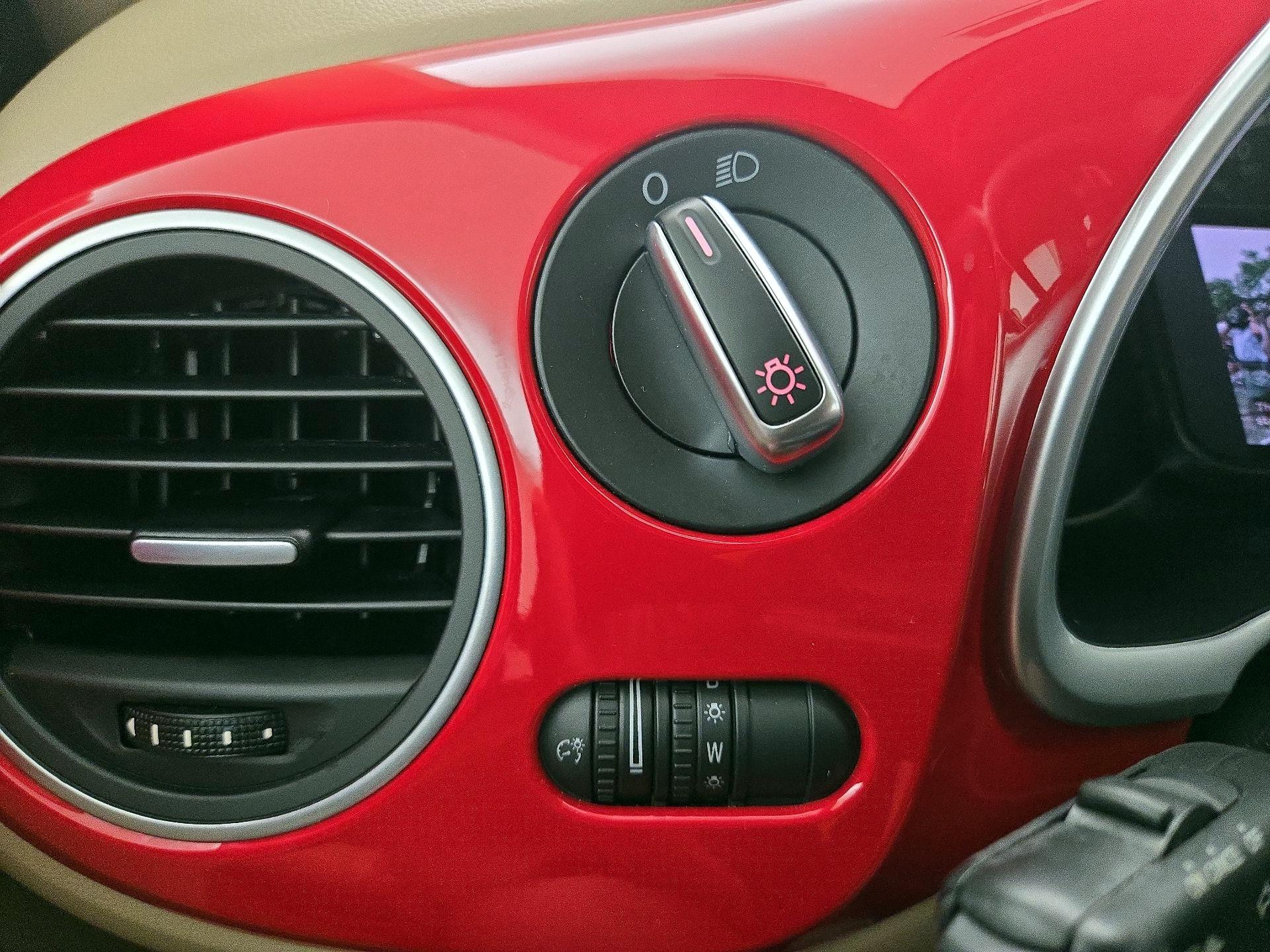 Thumbnail: 2014 Volkswagen Beetle - 13