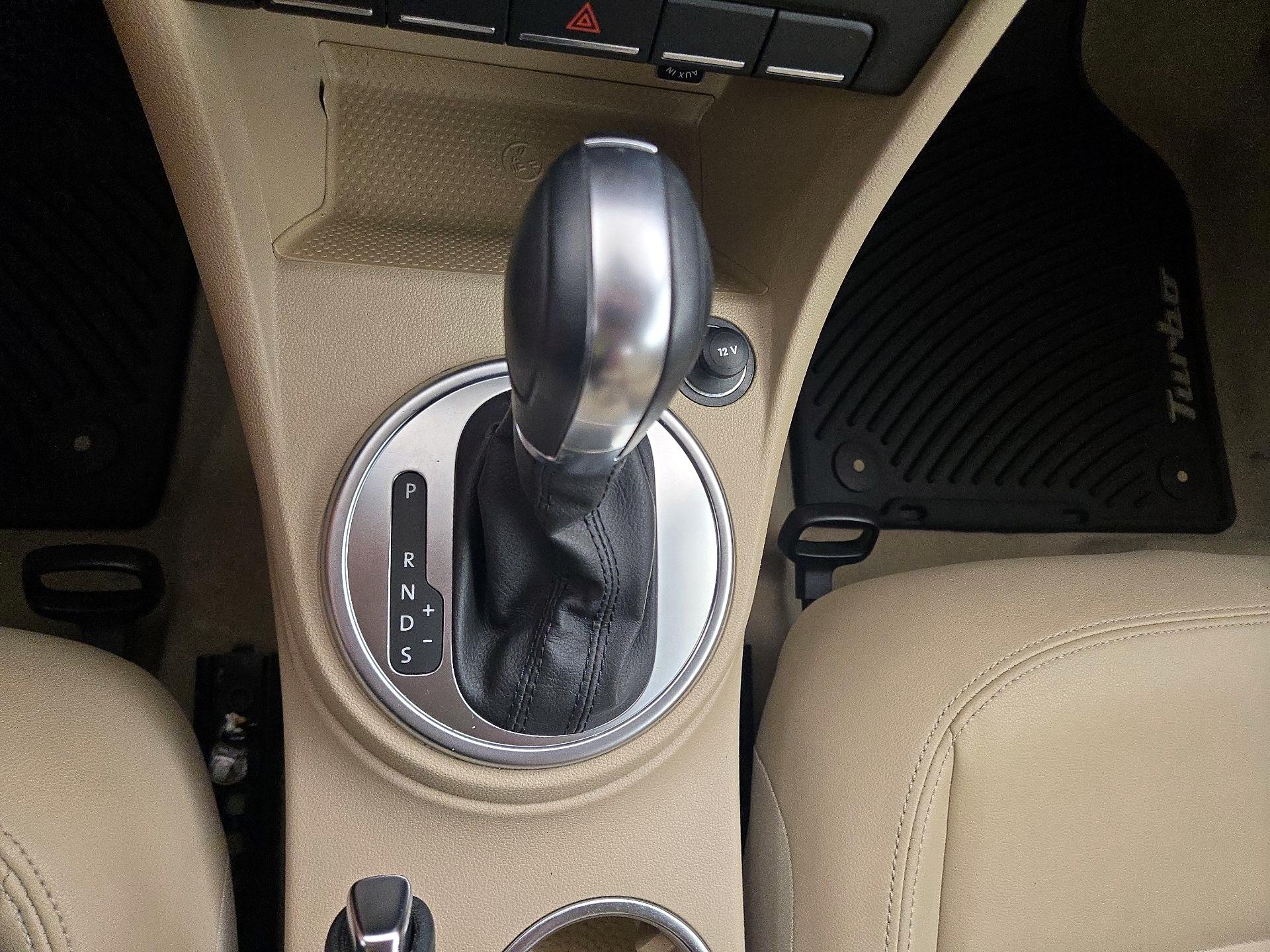 Thumbnail: 2014 Volkswagen Beetle - 16