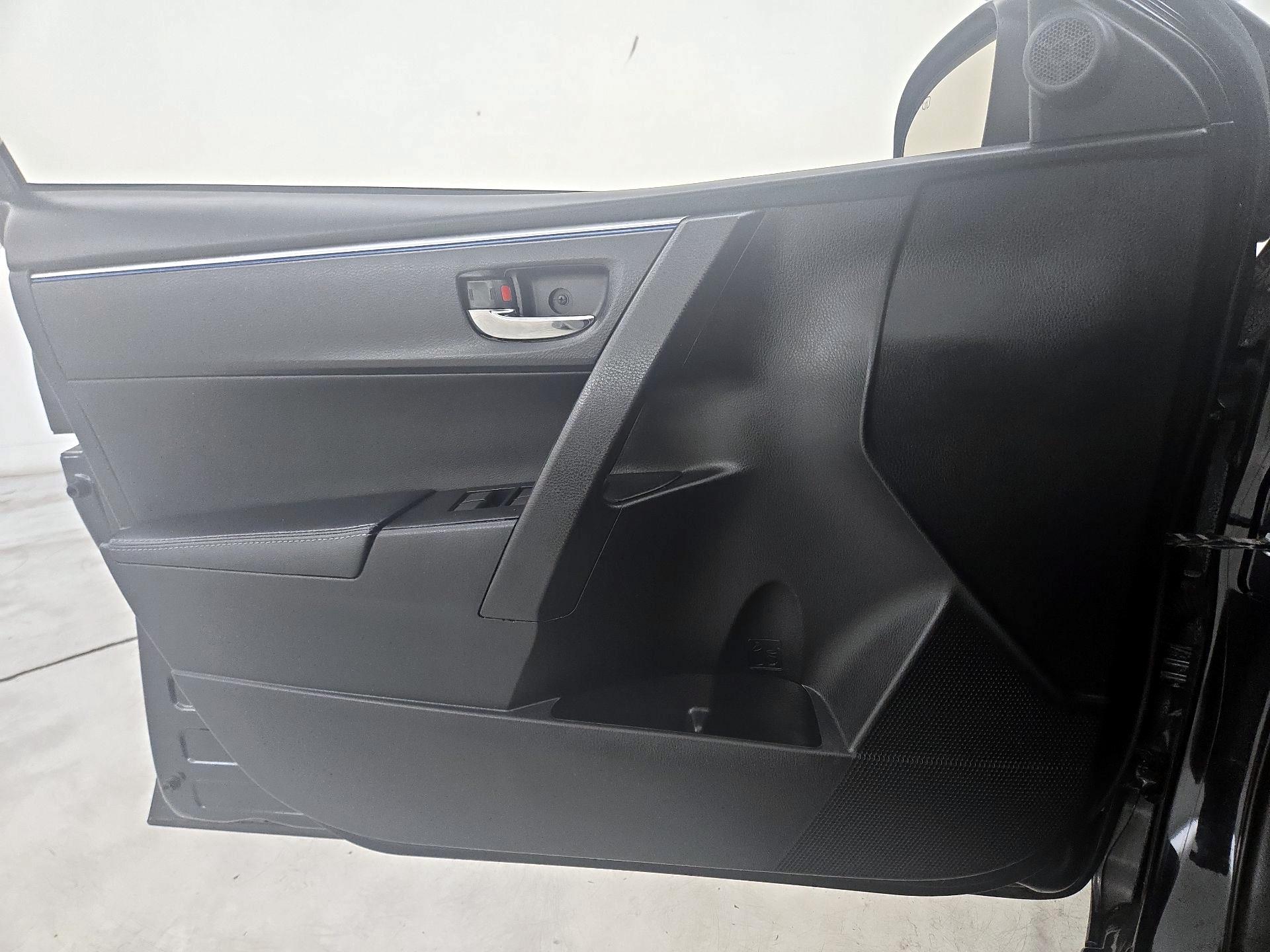 Thumbnail: 2015 Toyota Corolla - 12