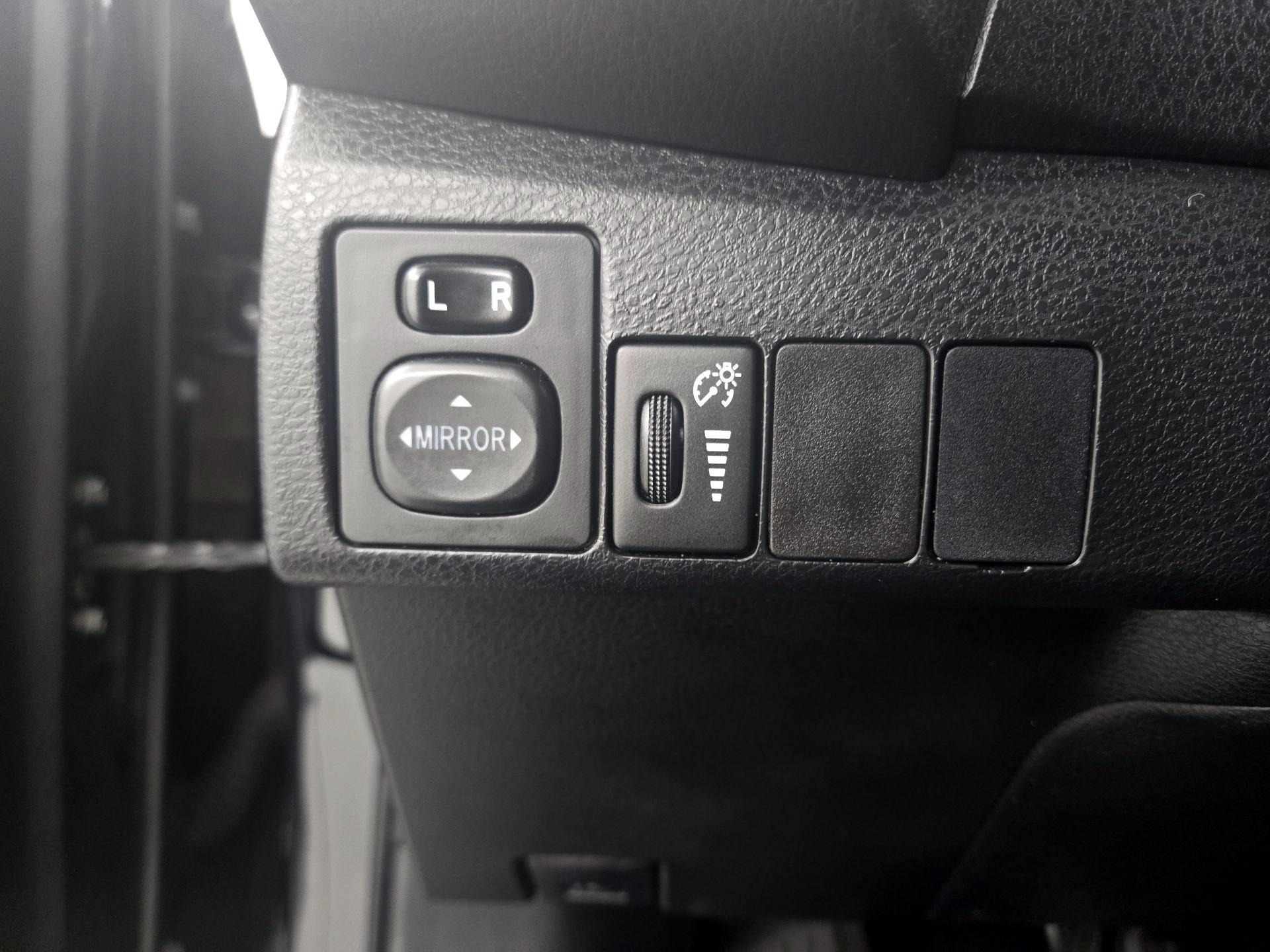 Thumbnail: 2015 Toyota Corolla - 13
