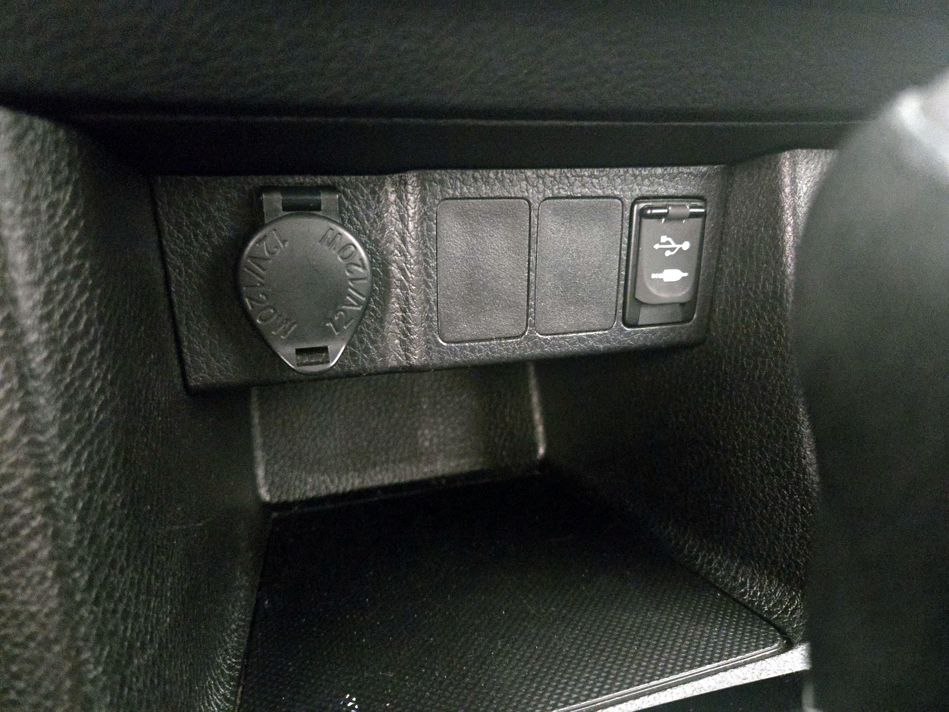 Thumbnail: 2015 Toyota Corolla - 18
